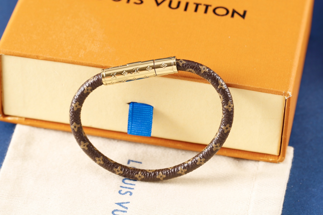 LV Women's fashion bracelet