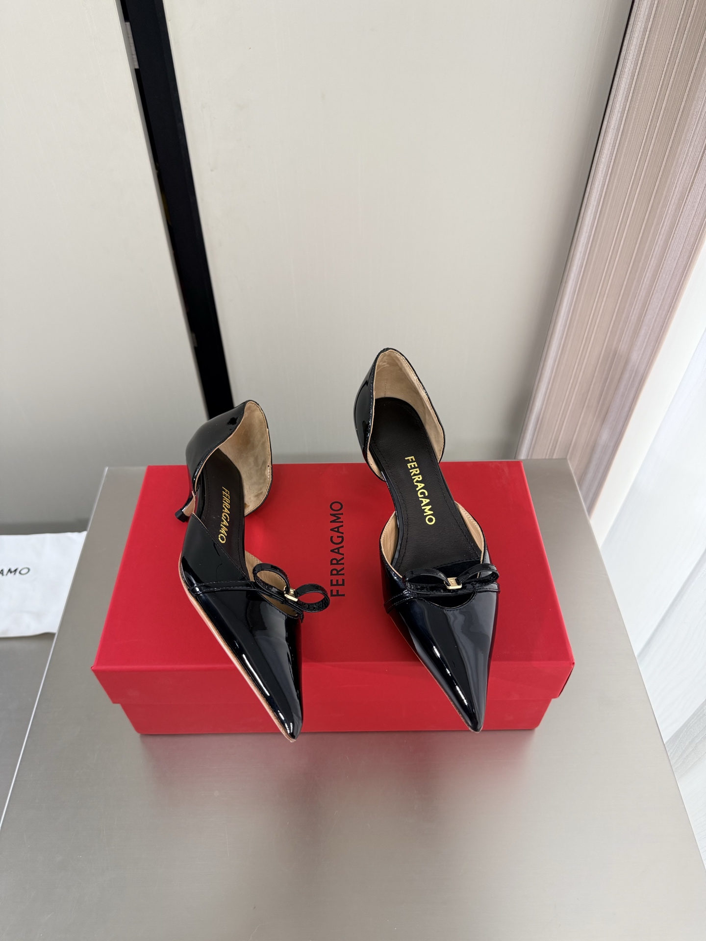 Ferragamo Shiny Leather  Pump