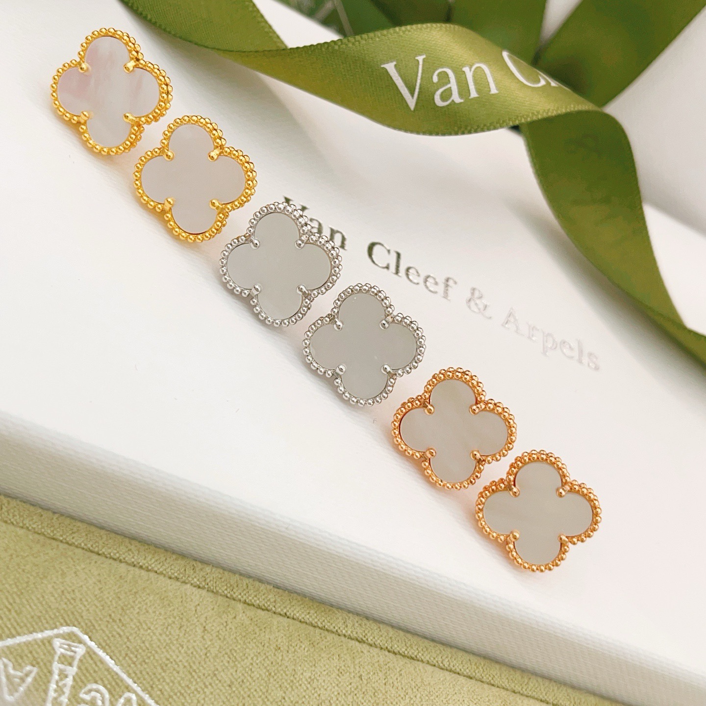 Van Cleef Fashion Medium Earrings 1.5cm