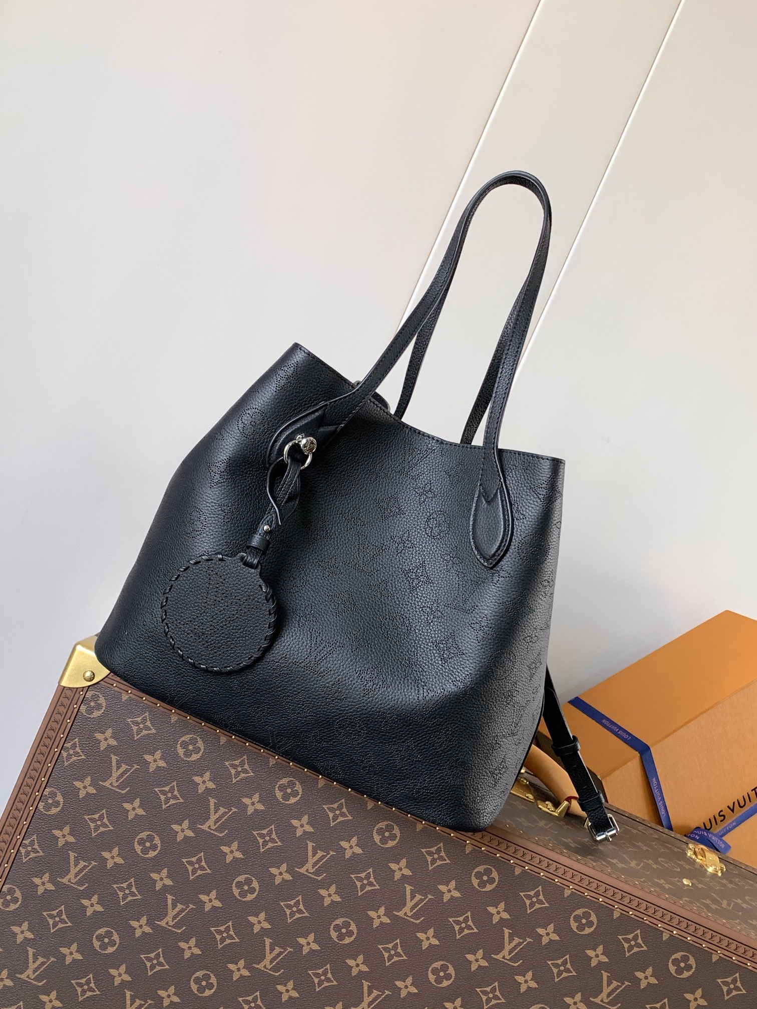 【10A】Louis Vuitton LV Mahina Blossom PM&MM Black Dense Perforated Monogram Leather Basket Handle Tote Bag - KAIROO