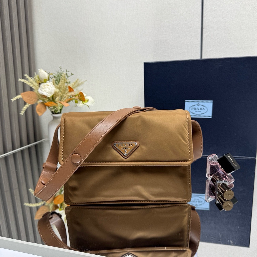 Prada Traveller small padded Re-Nylon shoulder bag-Caramel 1BD313