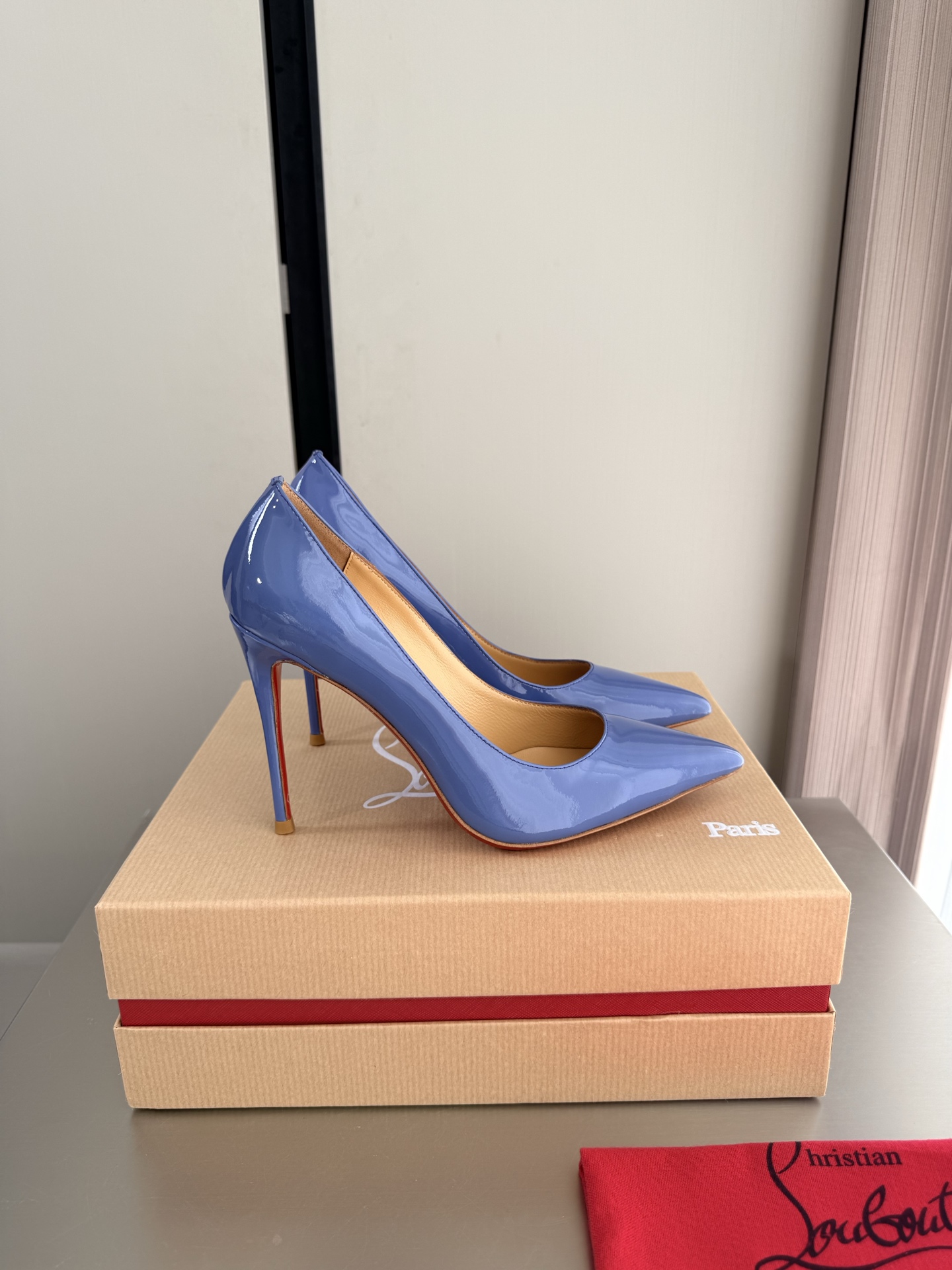 Christian Louboutin shiny leather Pump
