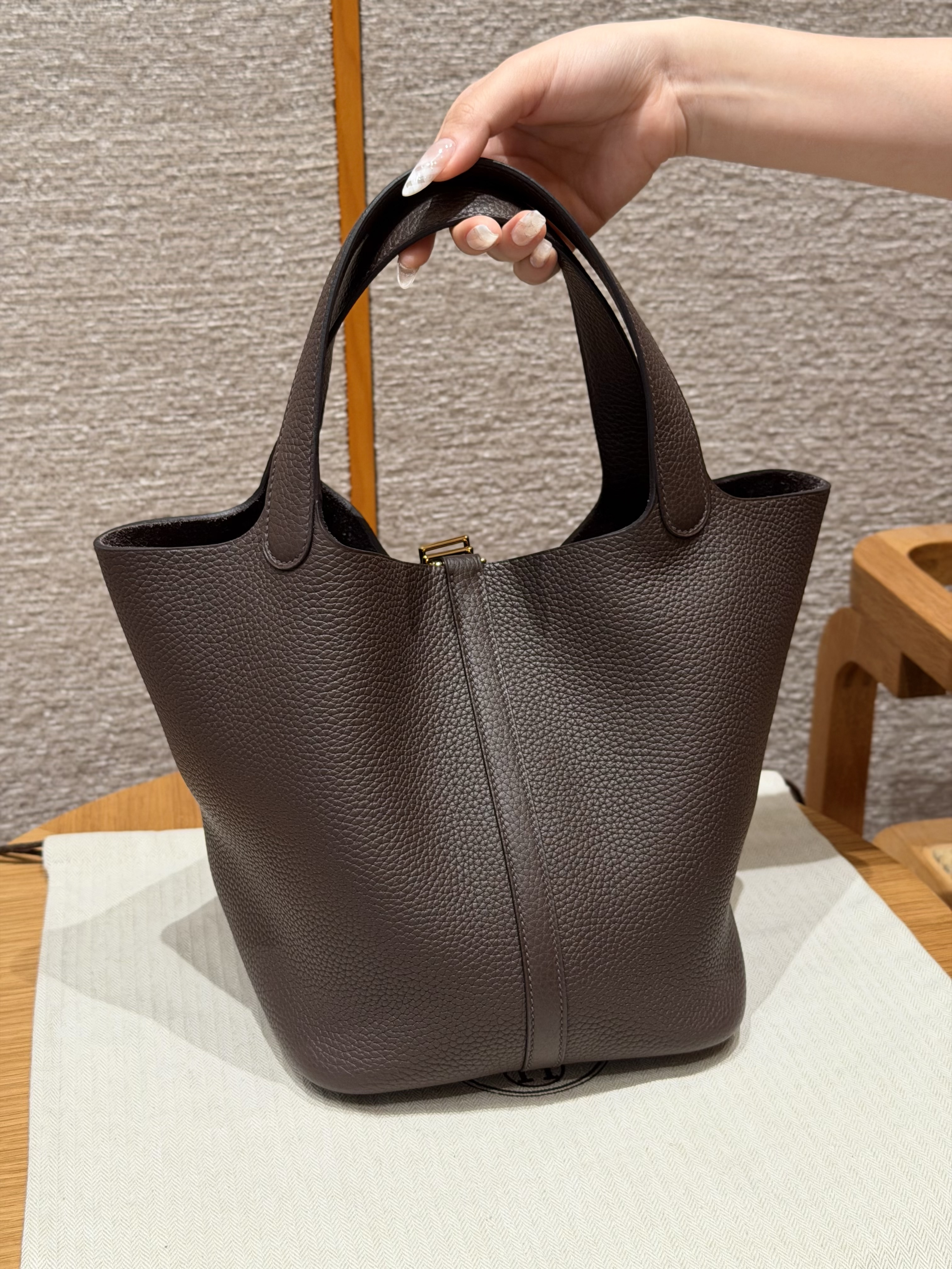 Hermes Chocolate Clemence Picotin 22