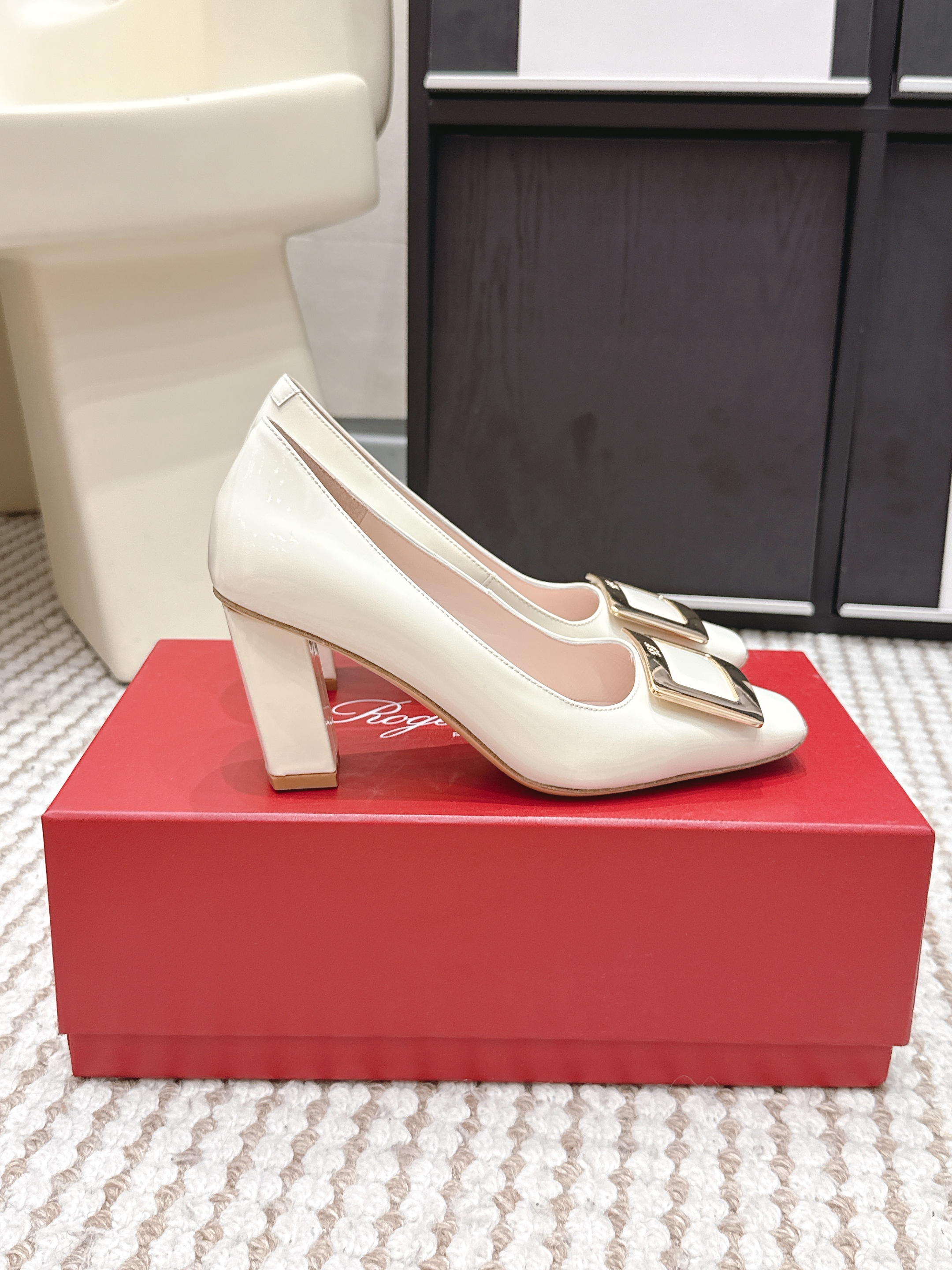 Roger Vivier Shiny leather Pumps