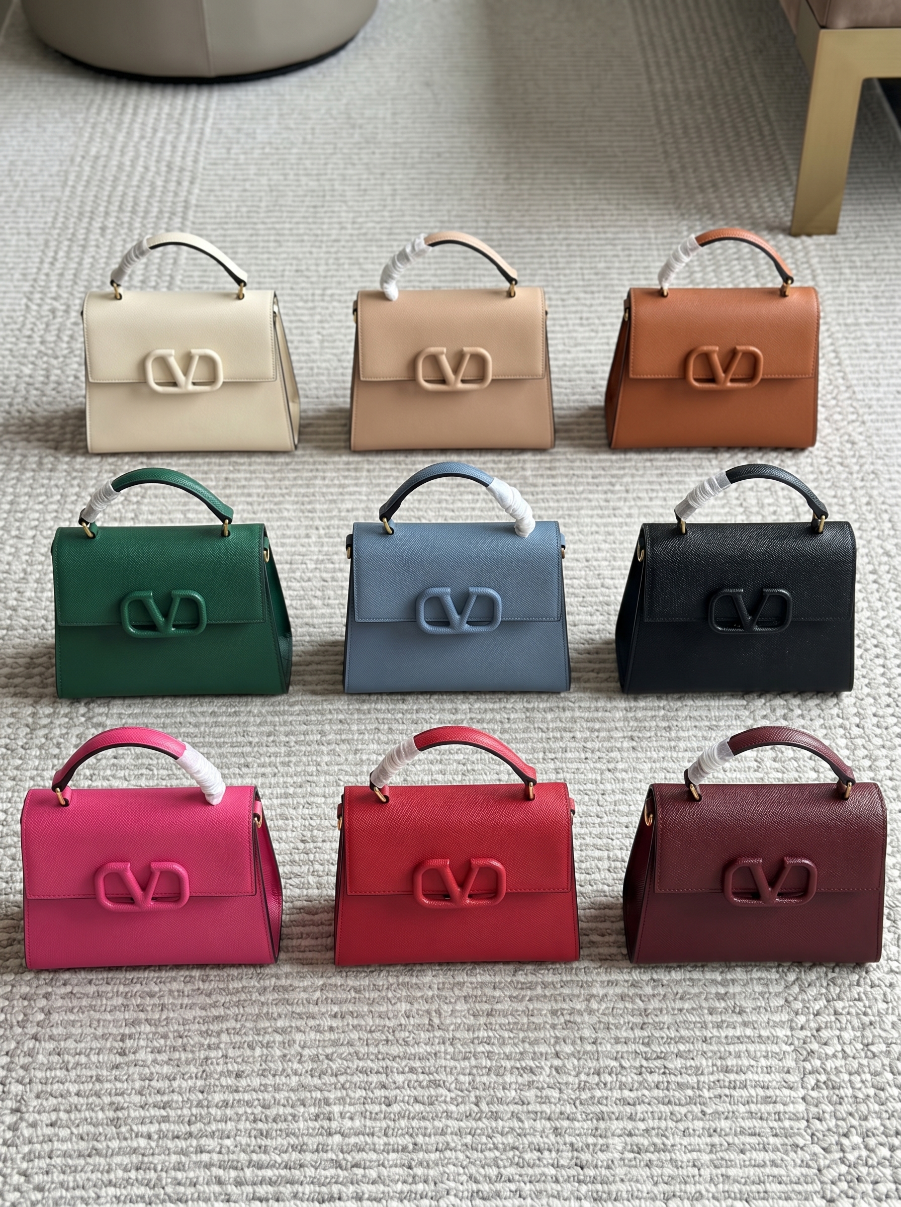 Valentino Grainy Leather Leather-Covered V-Logo Satchel Trapeze Handle Shoulder Bags - KAIROO