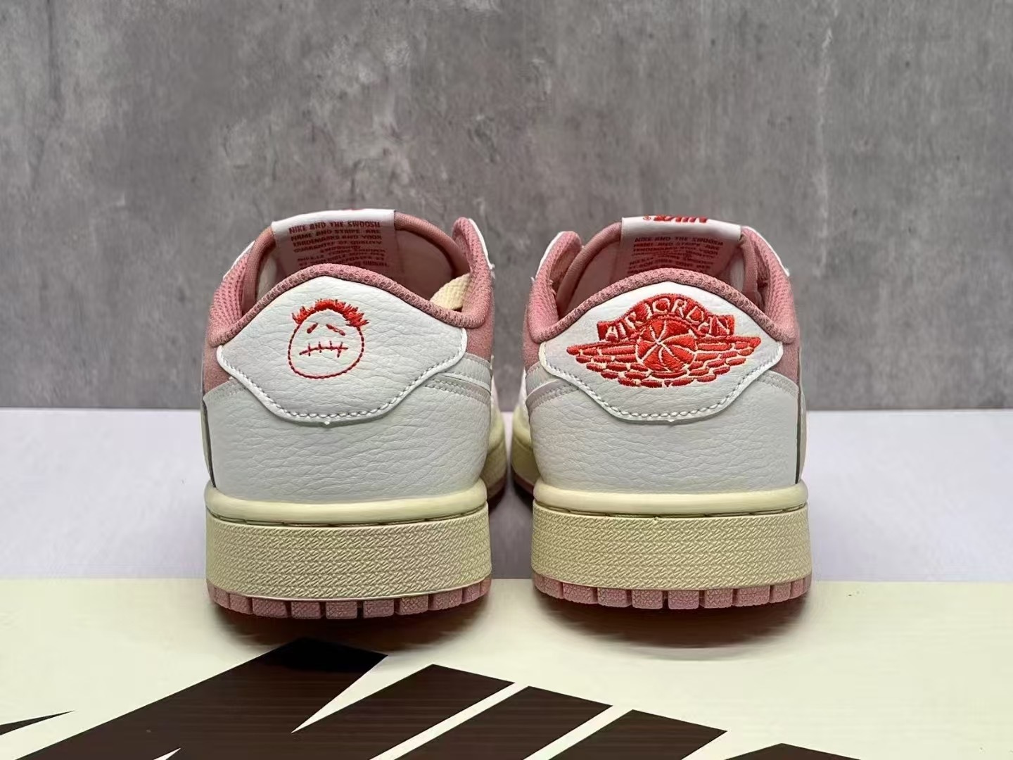 2025-26 AJ1 US Men's Sizes6 to 11 in half sizes Hunk Pink Low cut Inverted Hook Shoes tianlong