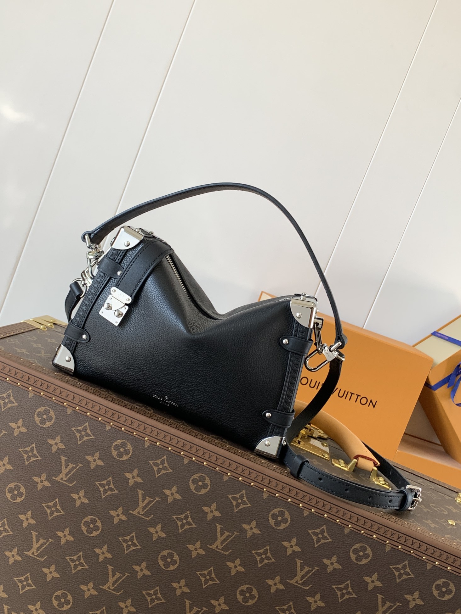 M25160 Side Trunk MM Bag in Black Grained Calf leather