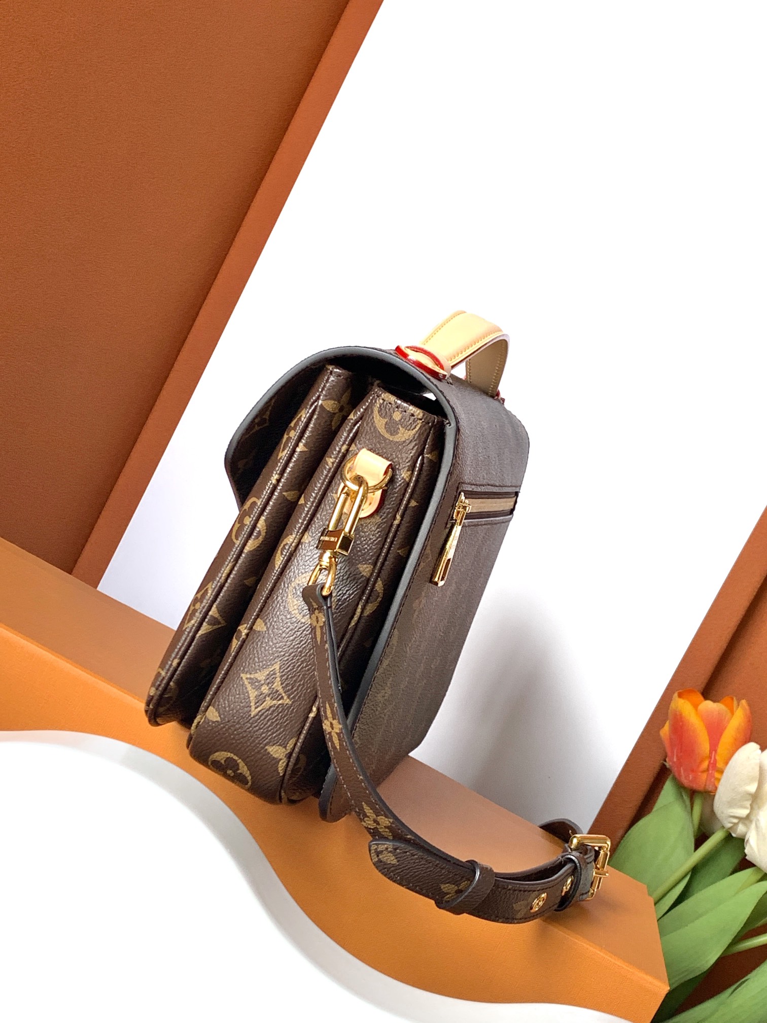 M44875 Pochette Metis Bag in Monogram Canvas