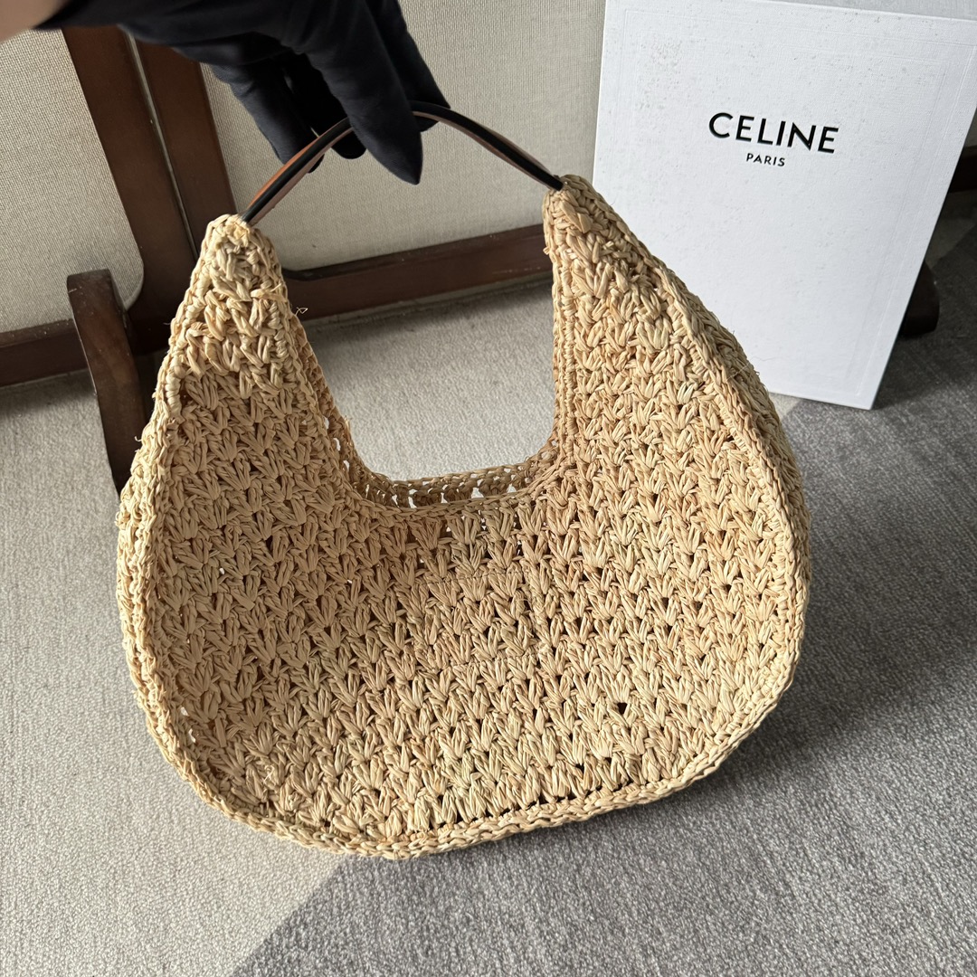 Celine Classic Panier Hobo in Naturel Raffia
