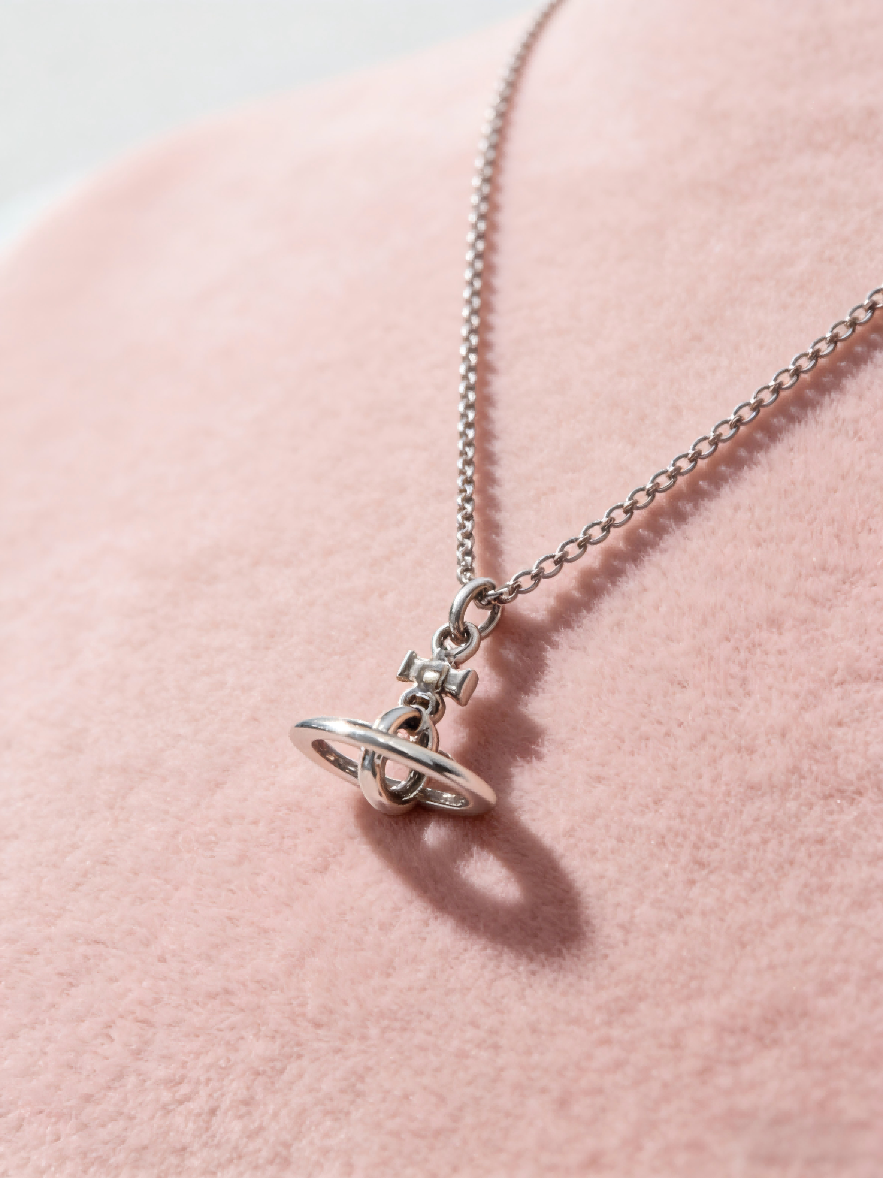 Dainty Silver Planet Pendant Necklace for Women, Minimalist 3D Orb Chain Jewelry, Trendy Y2K Accessory for Daily & Party Wear