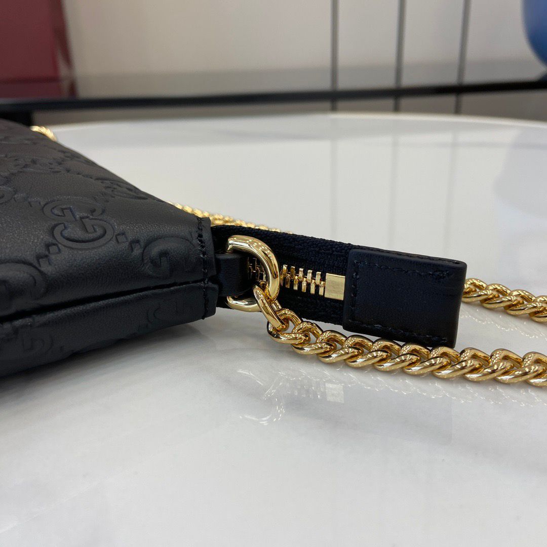 GUCCi black chain bag