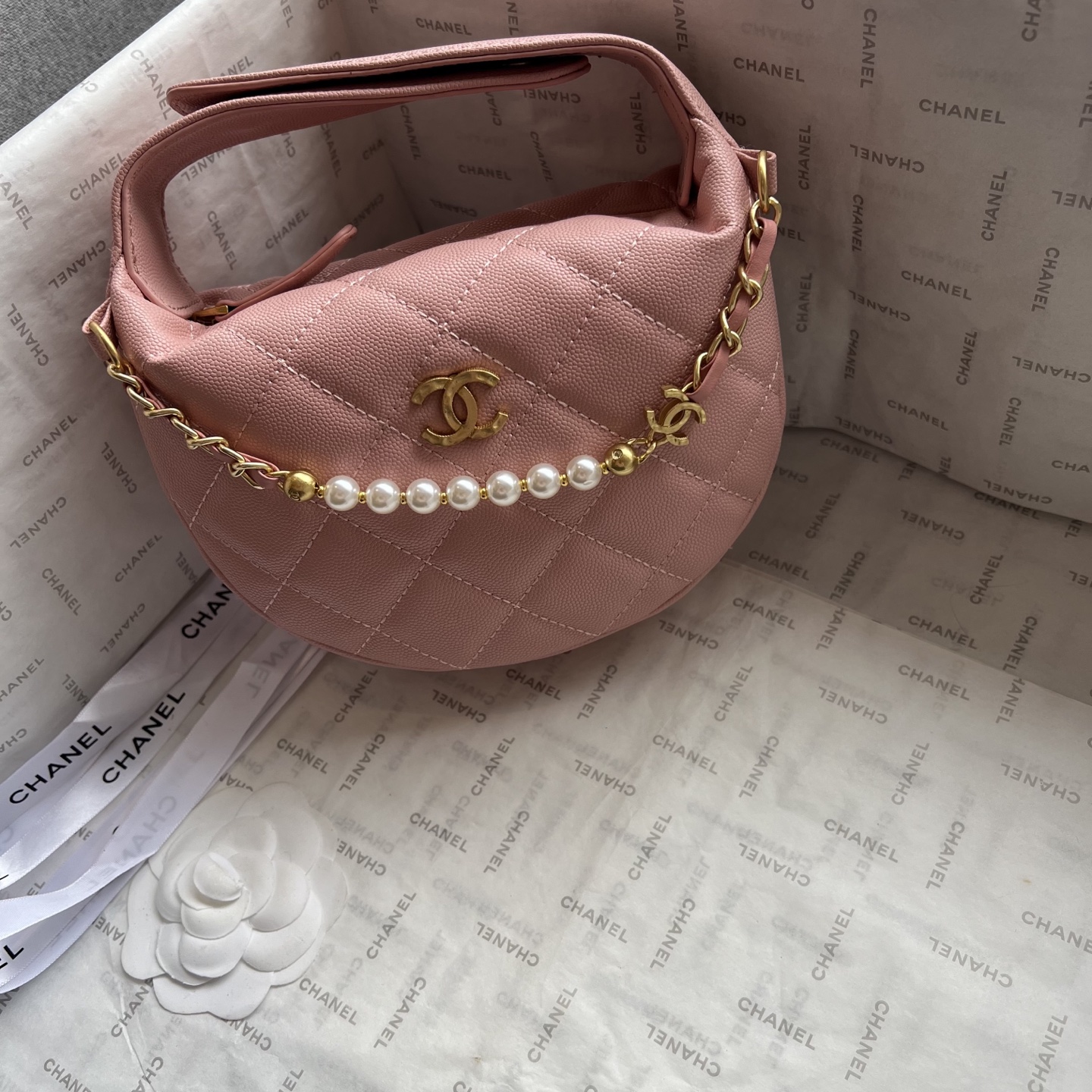 CHANEL Pearl series handbag
