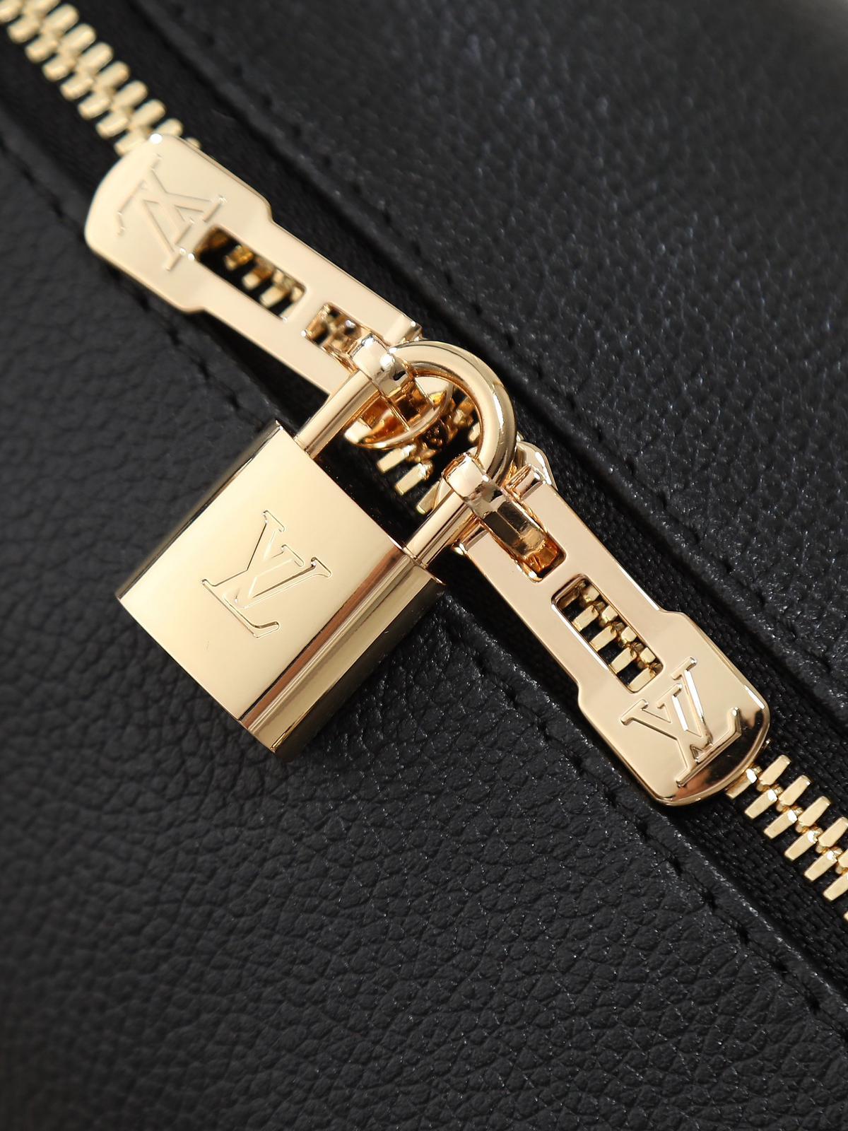 Louis Vuitton LV Express M26039 Bag