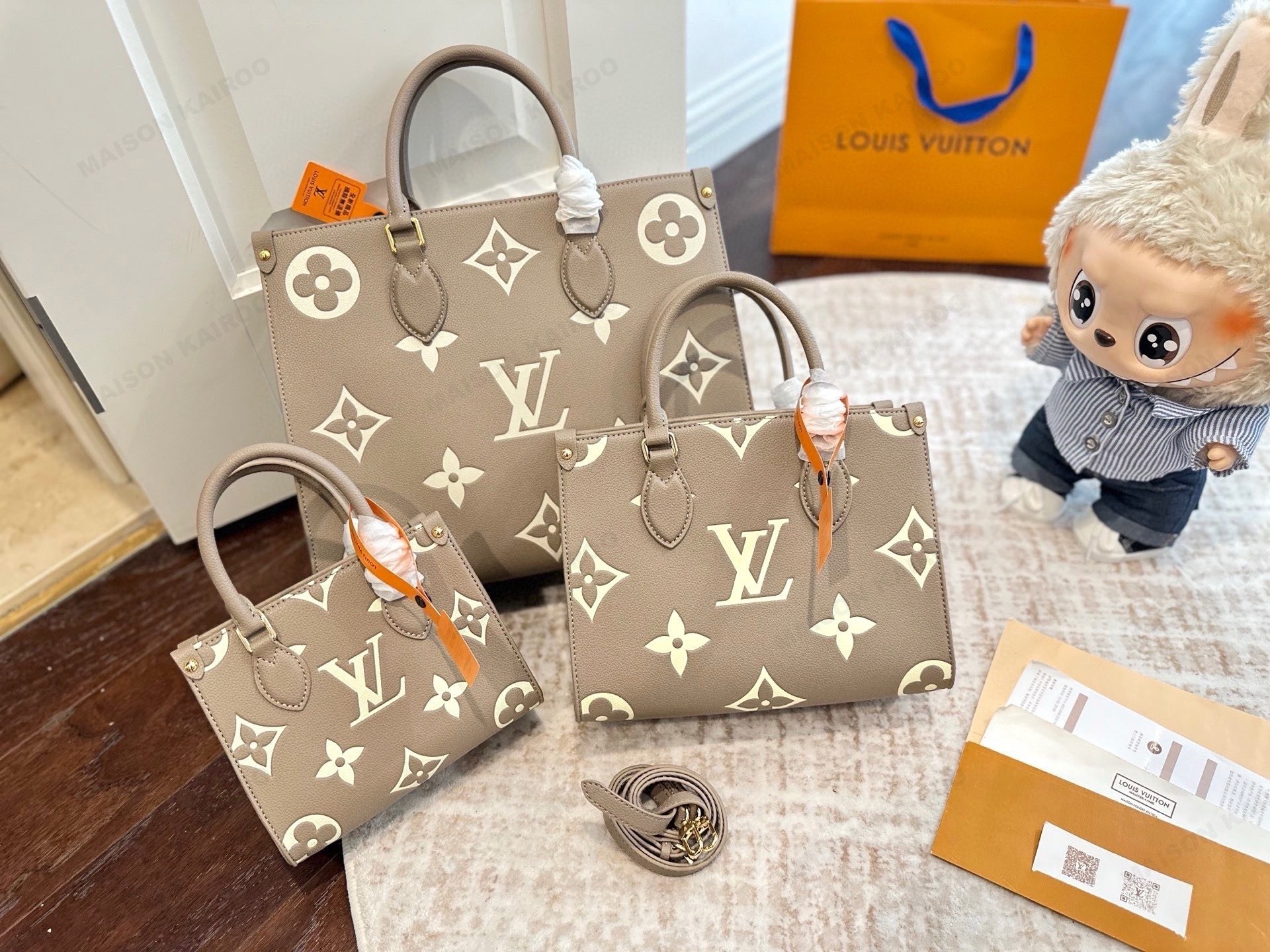 Louis Vuitton LV OnTheGo BB/PM/MM Taupe Giant Monogram Empreinte Leather Top Handle Tote Bag - KAIROO