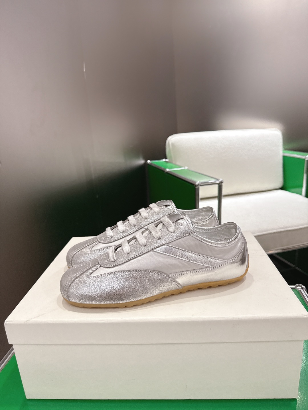Alexander McQueen Boxe Unisex Sneaker in Silver
