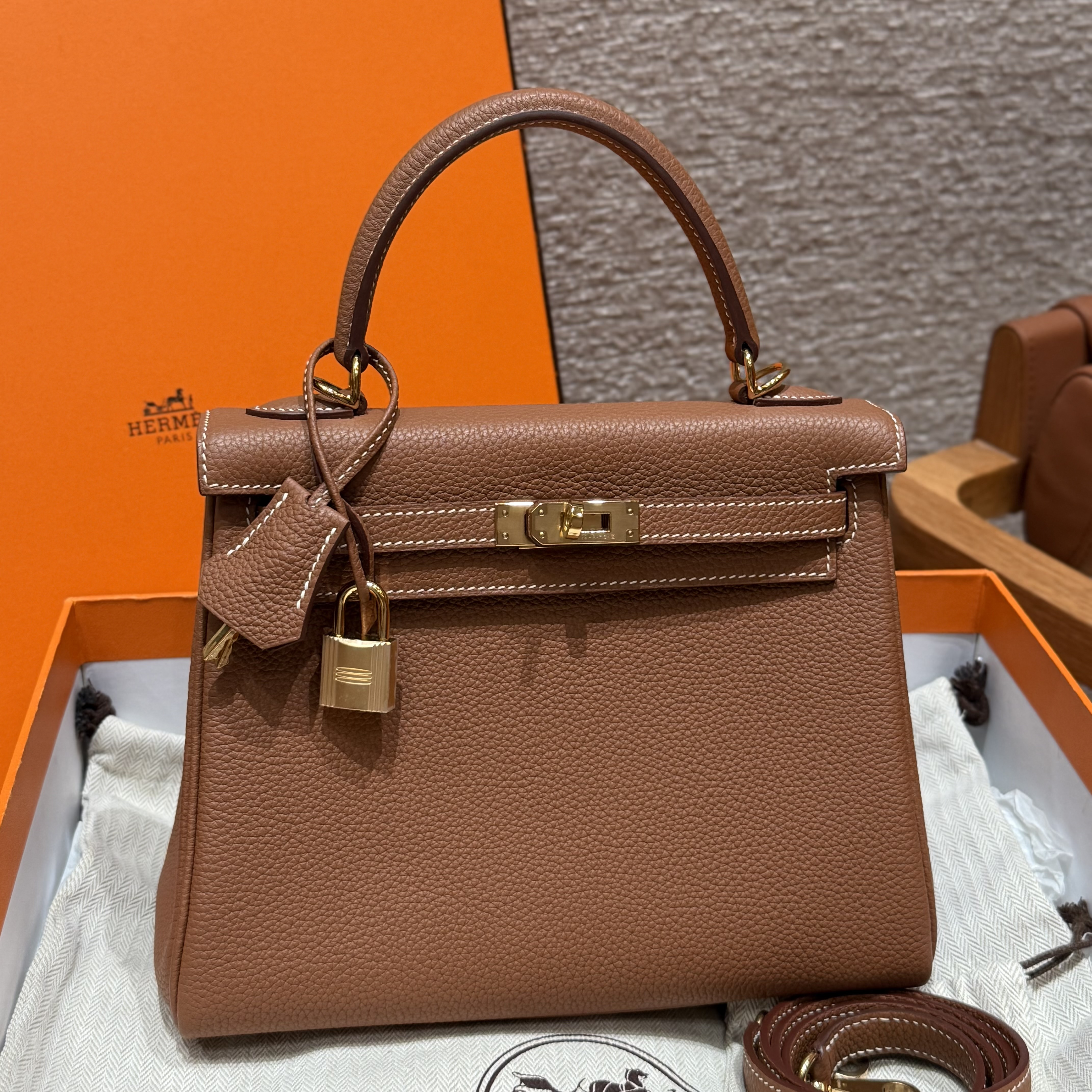 Hermes Gold Togo Kelly 25