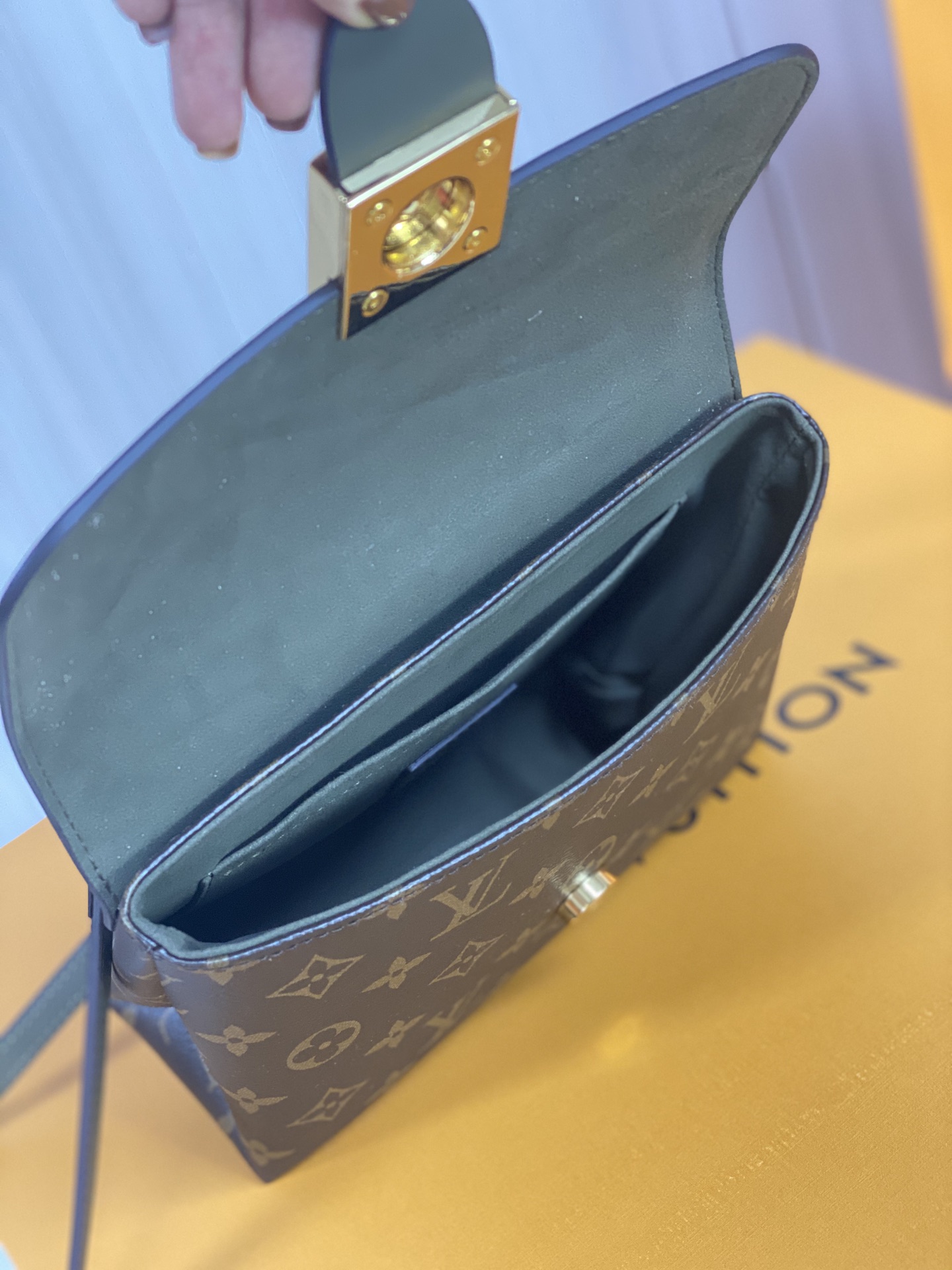 Louis Vuitton LV Locky BB M44797