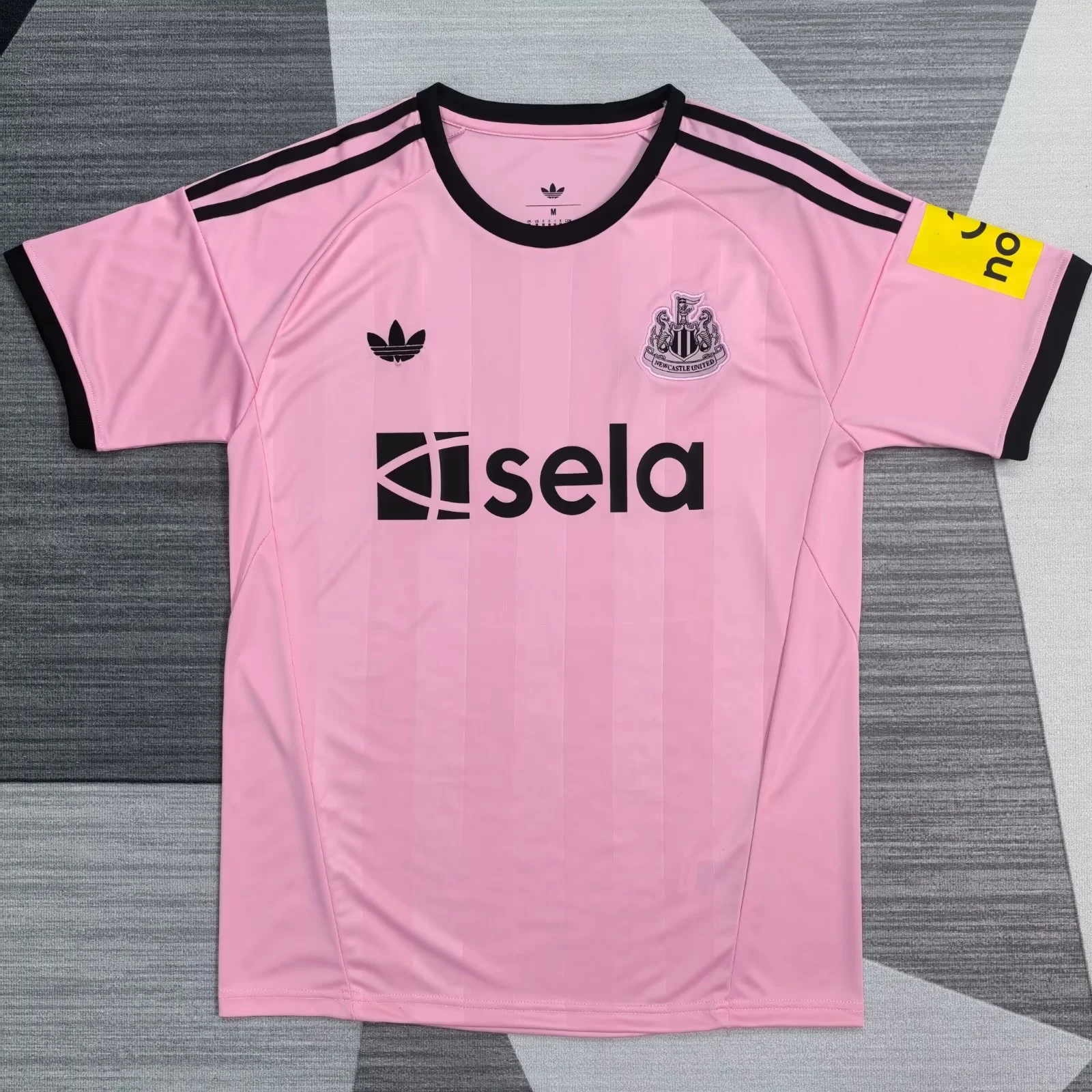 2026-27 Newcastle Goalkeeper Pink Fans Football Shirt 1:1 Thai Quality