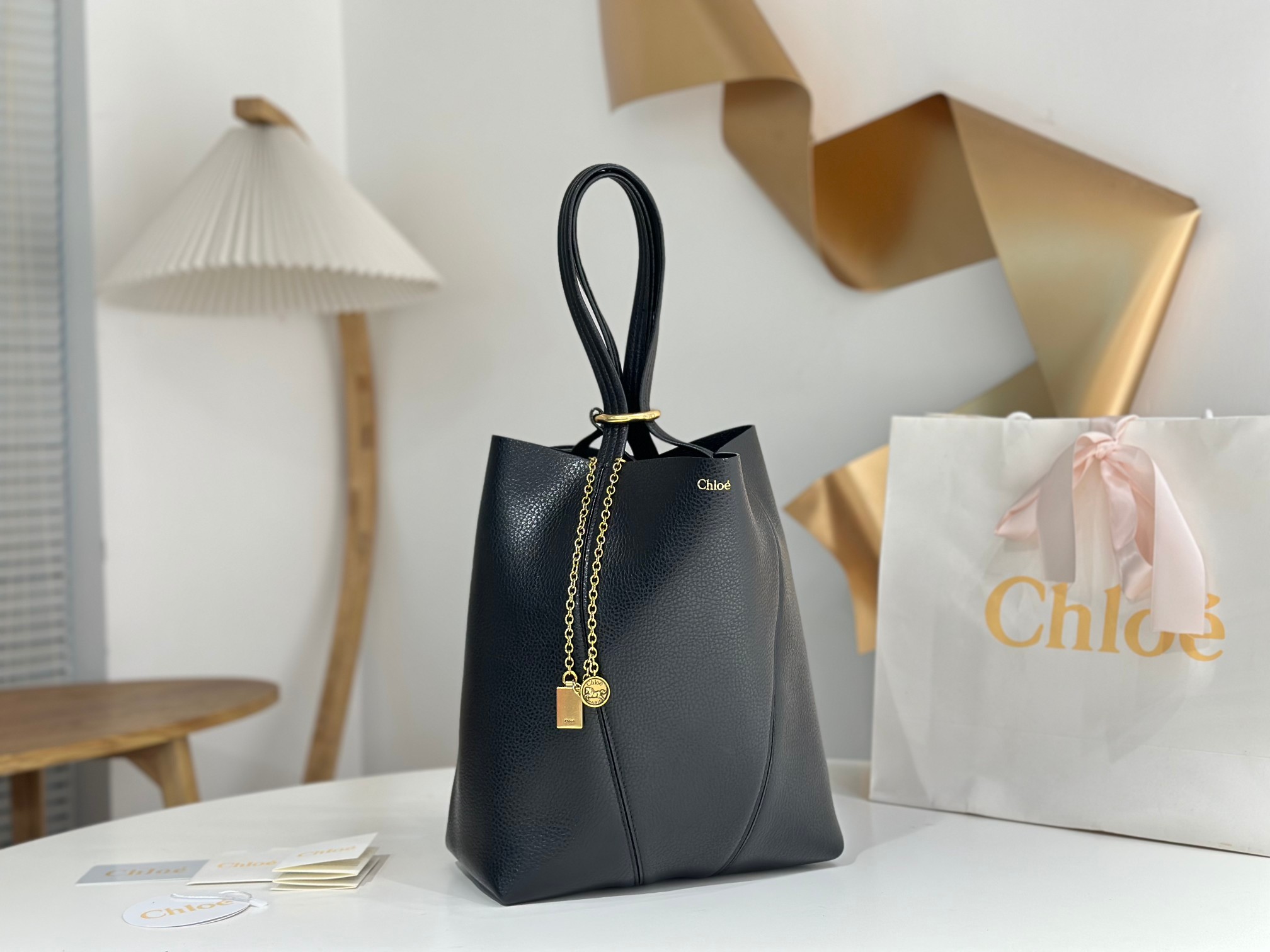 Chloe Medium Spin Tote bag in Grained leather-Black