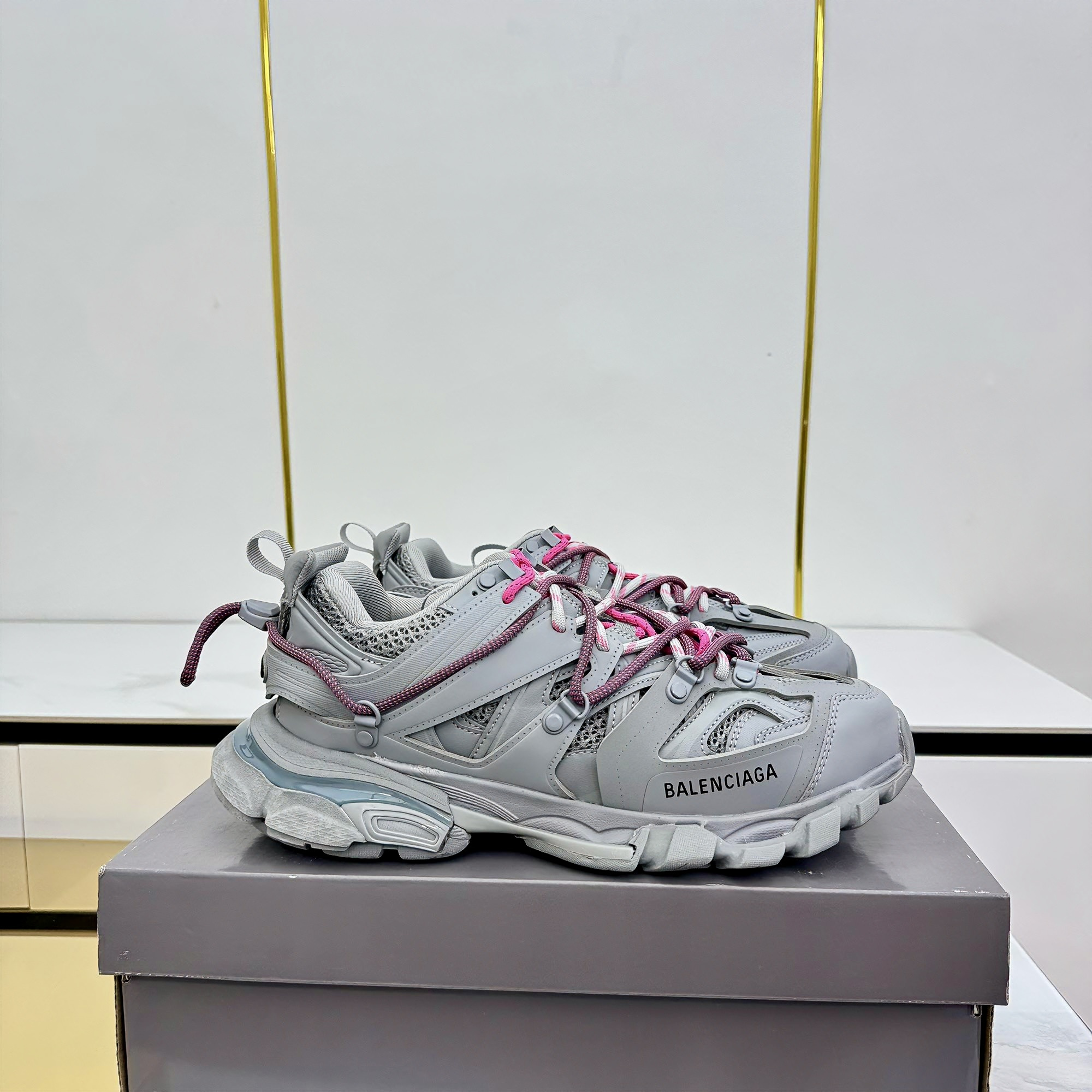 \Balenciaga 3XL Unisex Sneaker in Grey