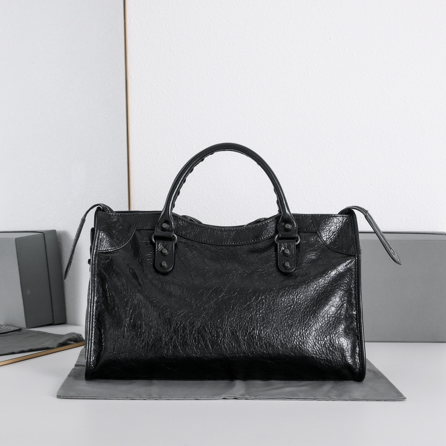 𝐁alenciaga Le City Bag Medium in light Black Lambskin