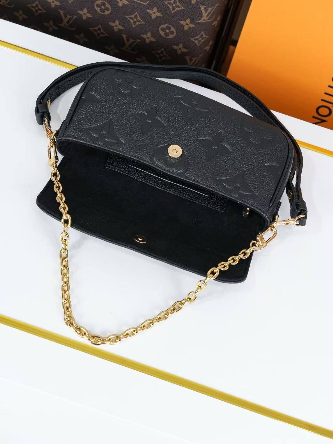 Louis Vuitton LV On Chain Ivy handbag