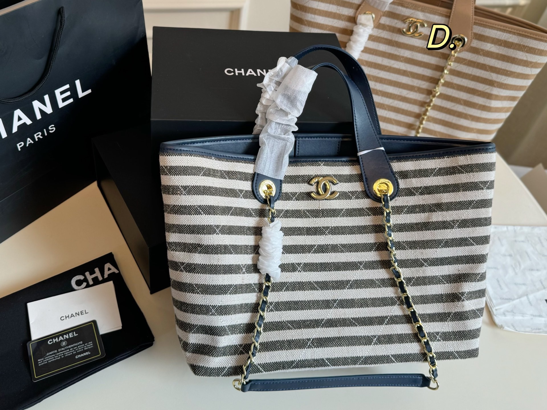 CHANEL 26C Woven Beach Tote Bag – Striped Knit & Leather Patchwork Large Capacity Lightweight Fashion Shoulder Bag (35×26cm)