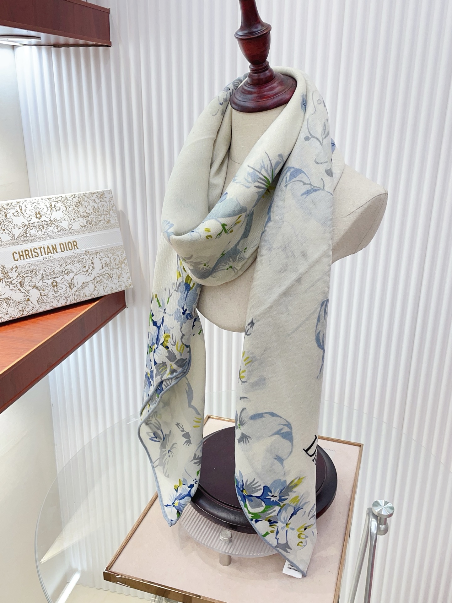 Christian Dior Dioramour Shawl 140cm