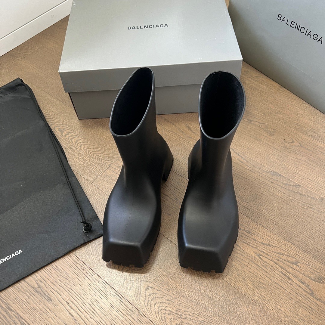 Balenciaga Trooper Black Matte Rubber Galoshes Square Toe Chunky Rain Boots - KAIROO