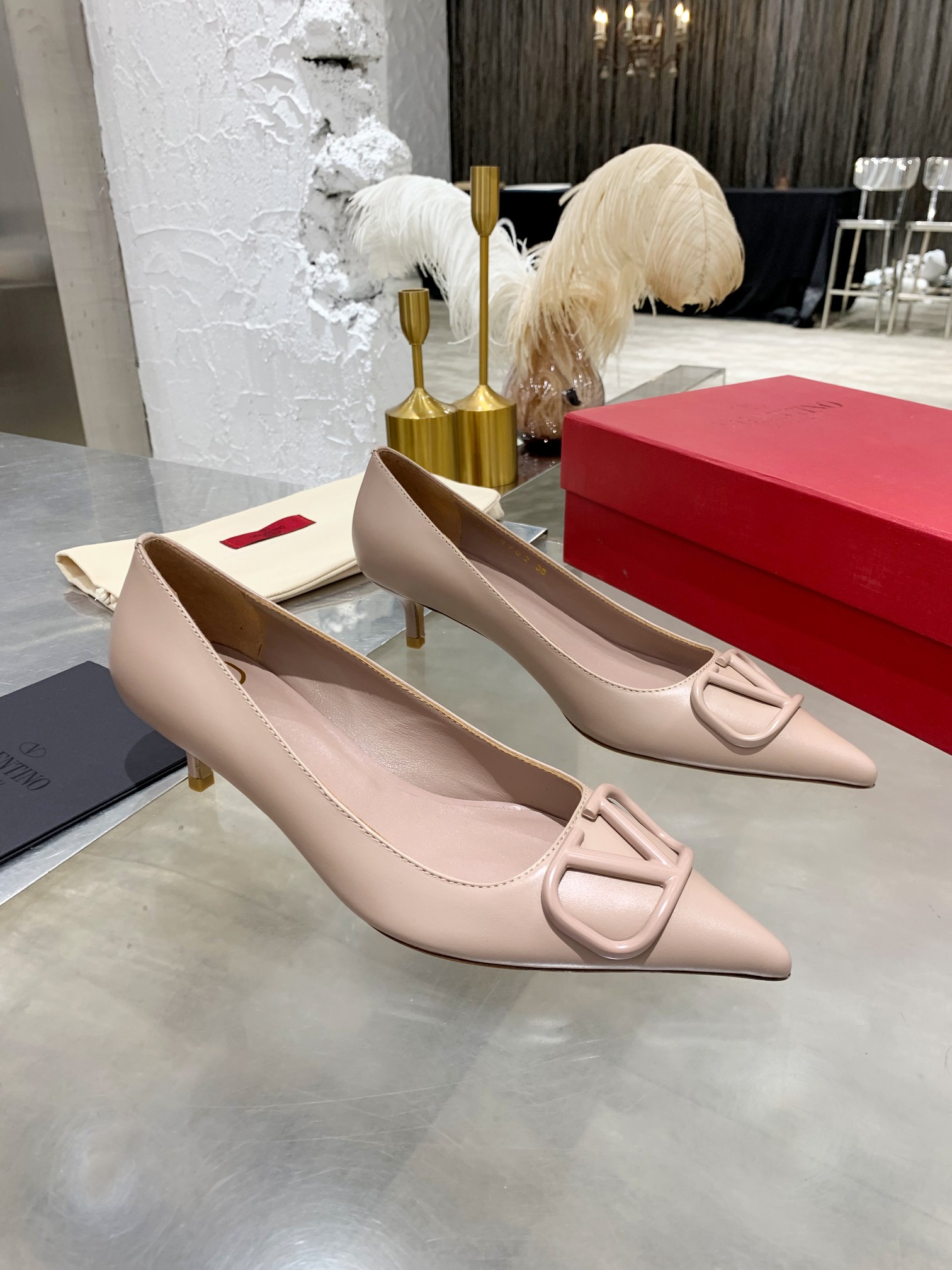 Valentino Garavani Poudre Pointed Toe VLogo Leather Kitten Heels - KAIROO