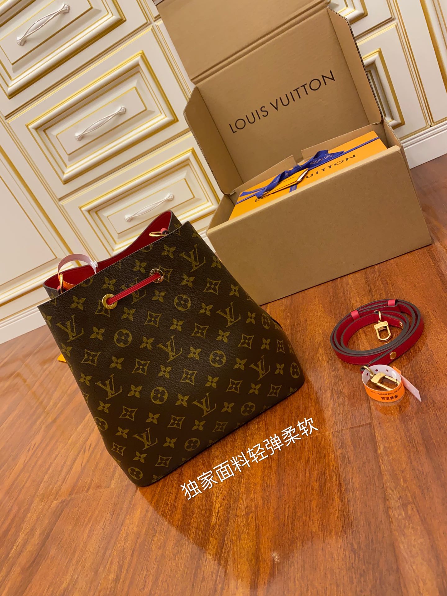 Louis Vuitton LV NeoNoe MM M44021