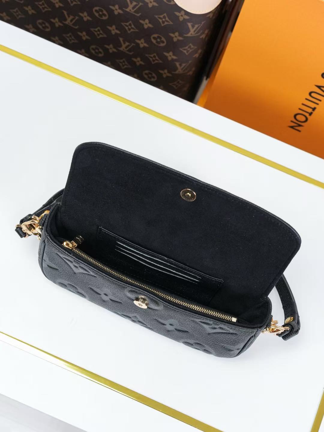 Louis Vuitton LV On Chain Ivy handbag