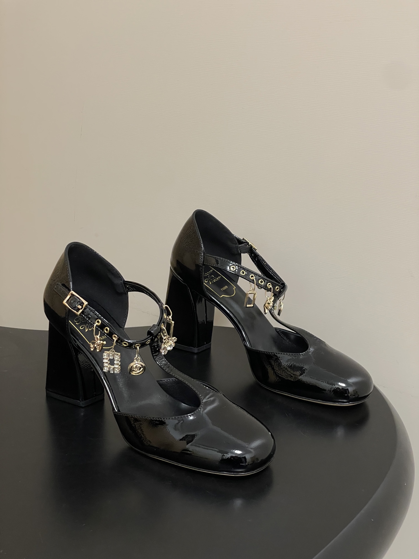 Roger Vivier TresVivier Shiny leather Pump