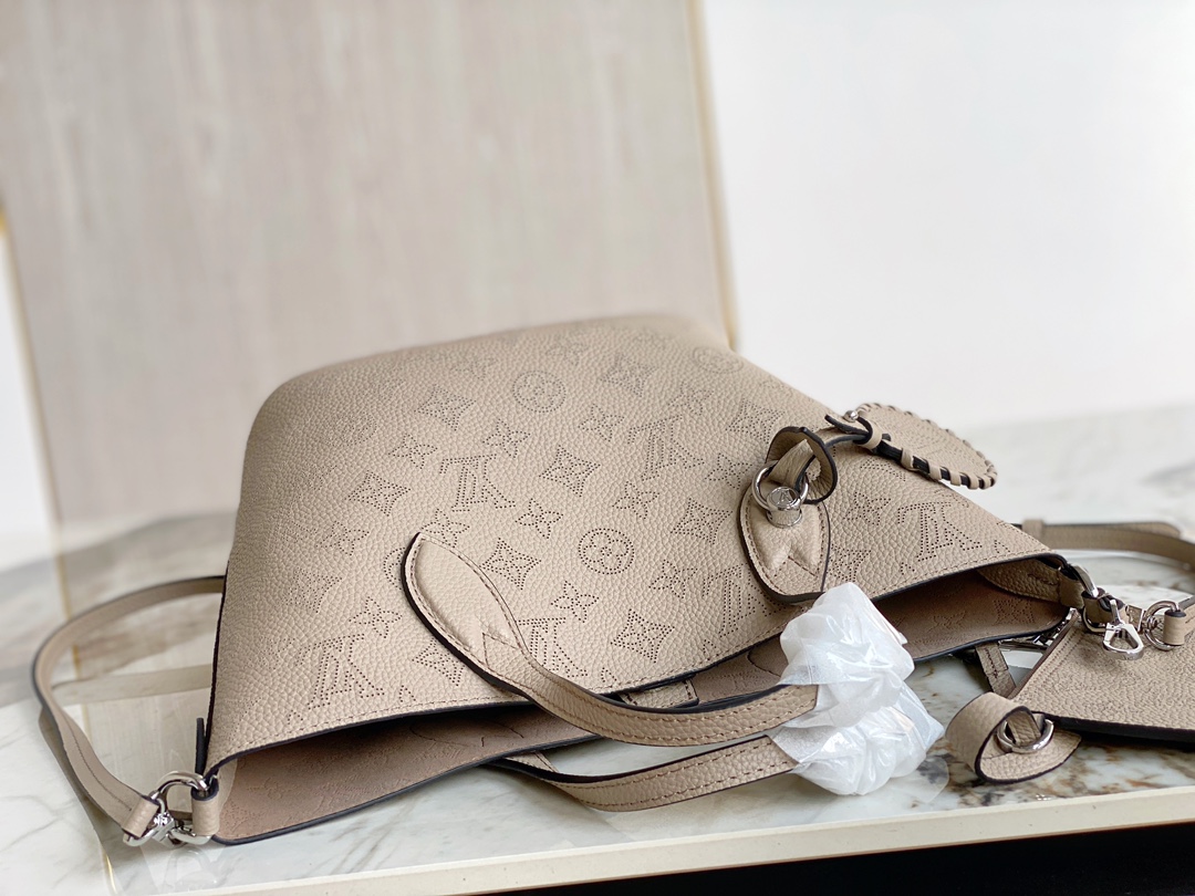 Louis Vuitton LV Blossom PM M21849