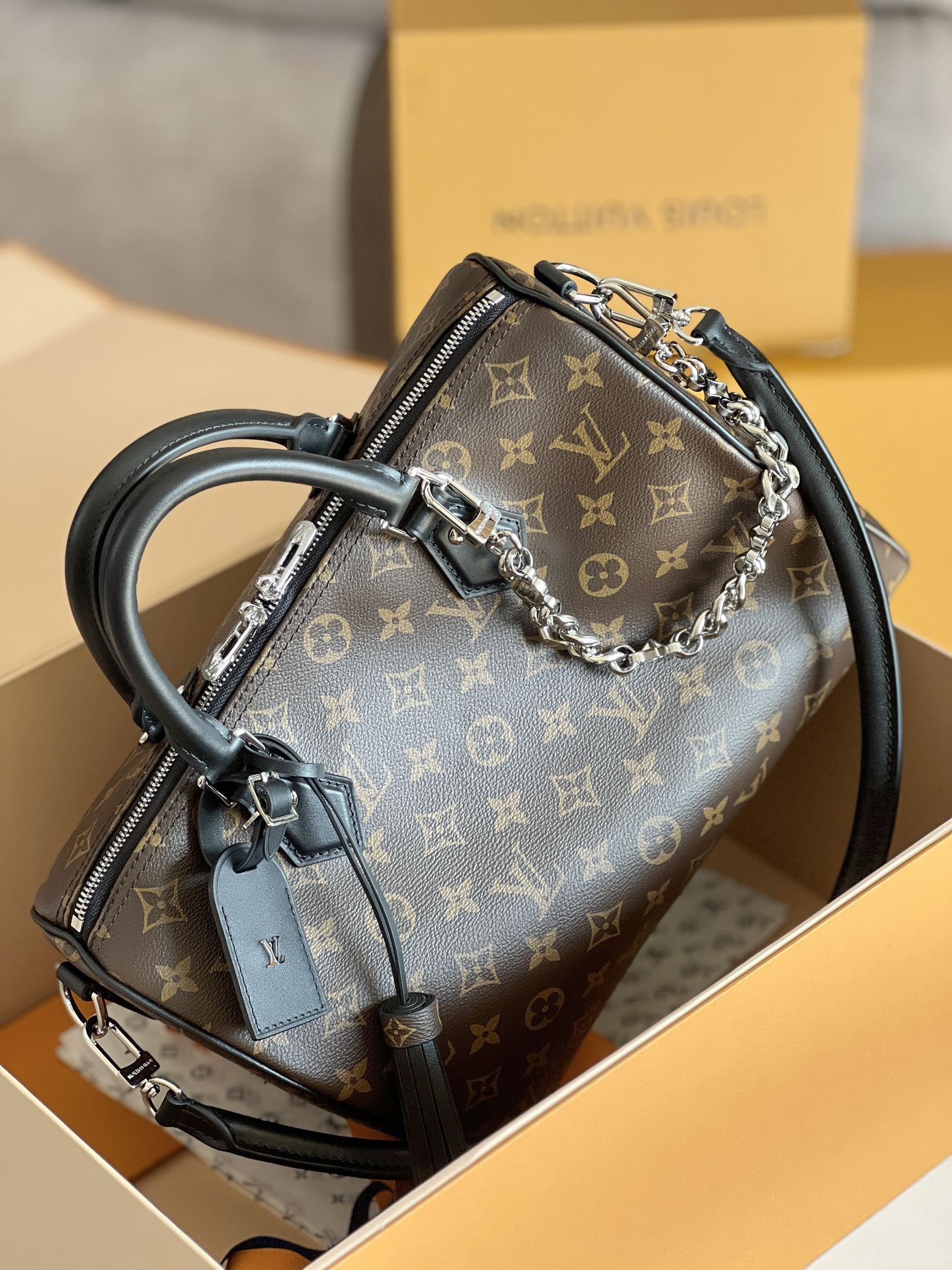 Louis Vuitton LV speedy soft 30 dark handbag