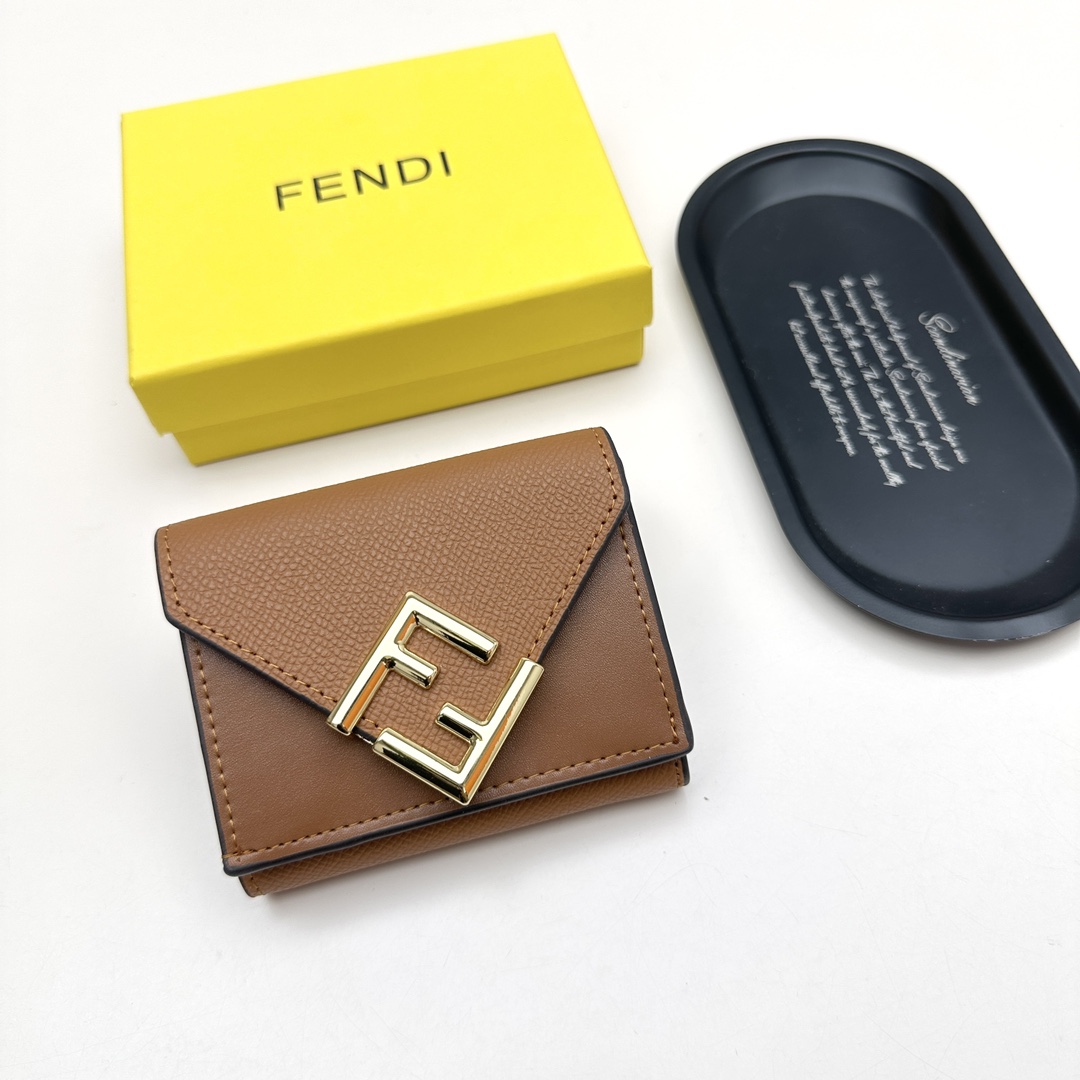 Fendi Cuoio Envelope Flap Grained Leather Trifold Wallet with Gold-Tone F Logo - KAIROO