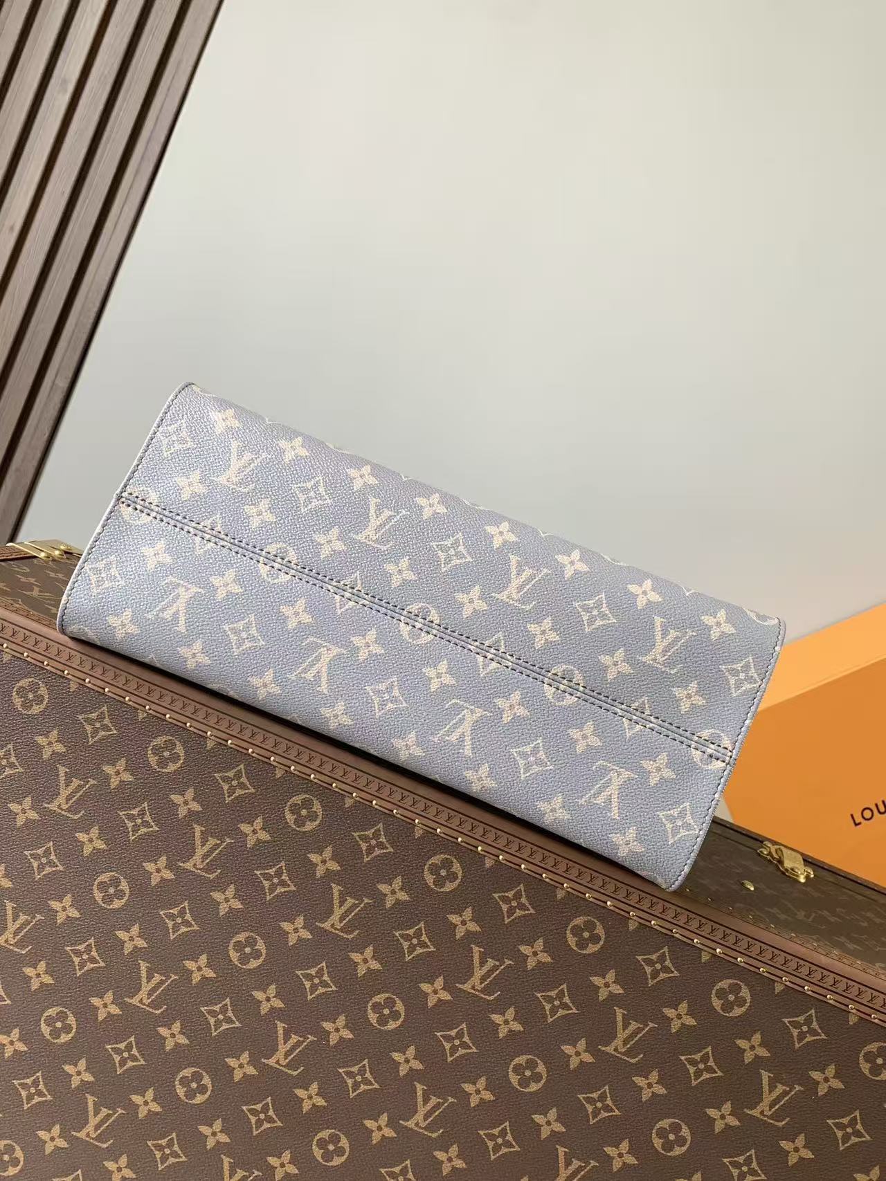Louis Vuitton LV OnTheGo MM handbag