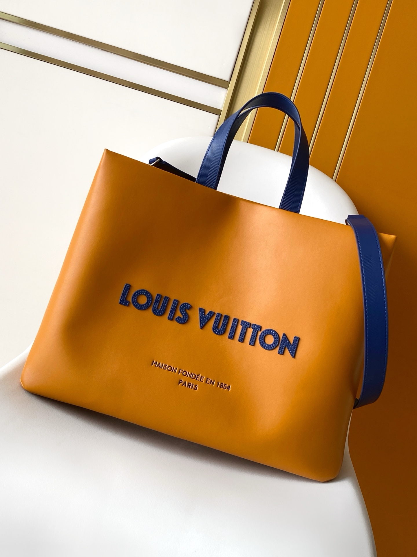 M24457 LV Shopper Tote MM in Calf leather