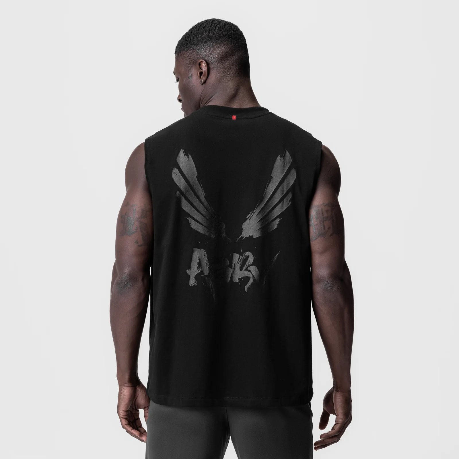 0807. Tech Essential Relaxed Cutoff - Black/Black 