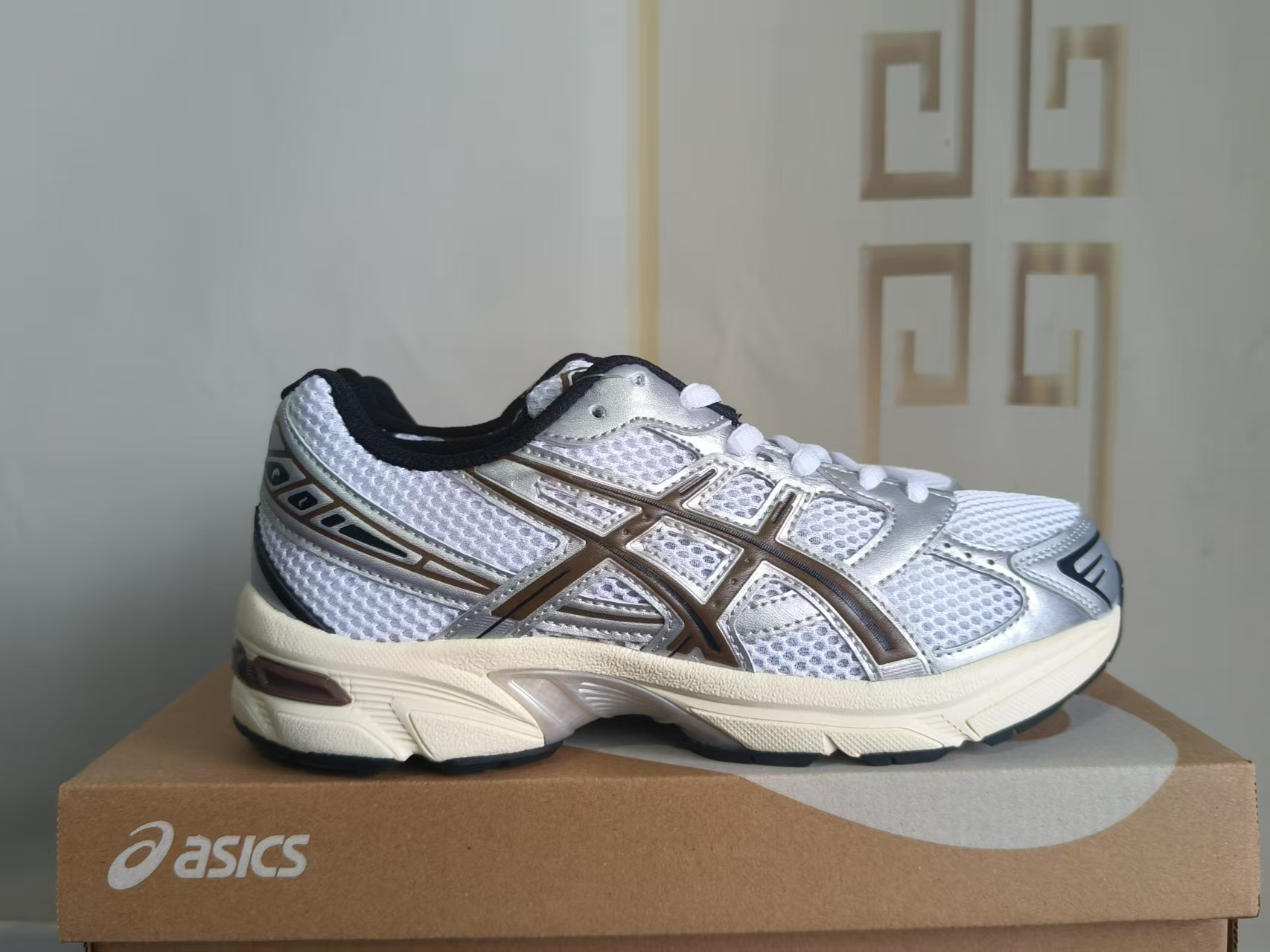 ASICS 1130 US Men's Sizes6 to 11 in half sizes Brown Silvery Shoes tianlong