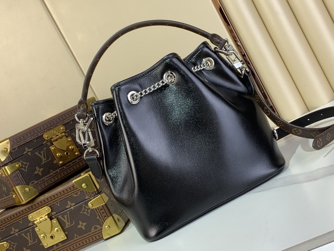 Louis Vuitton  LV no way vibe handbag
