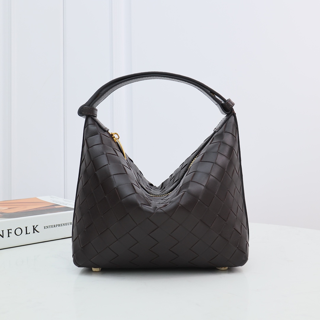 Bottega Veneta Wallace Bag in Fondant Intrecciato leather