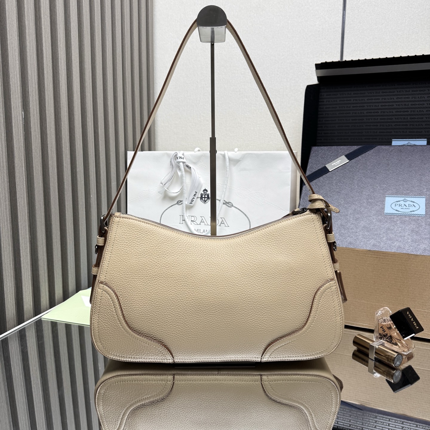 Prada Aimèe large leather shoulder bag-Grey 1BC280