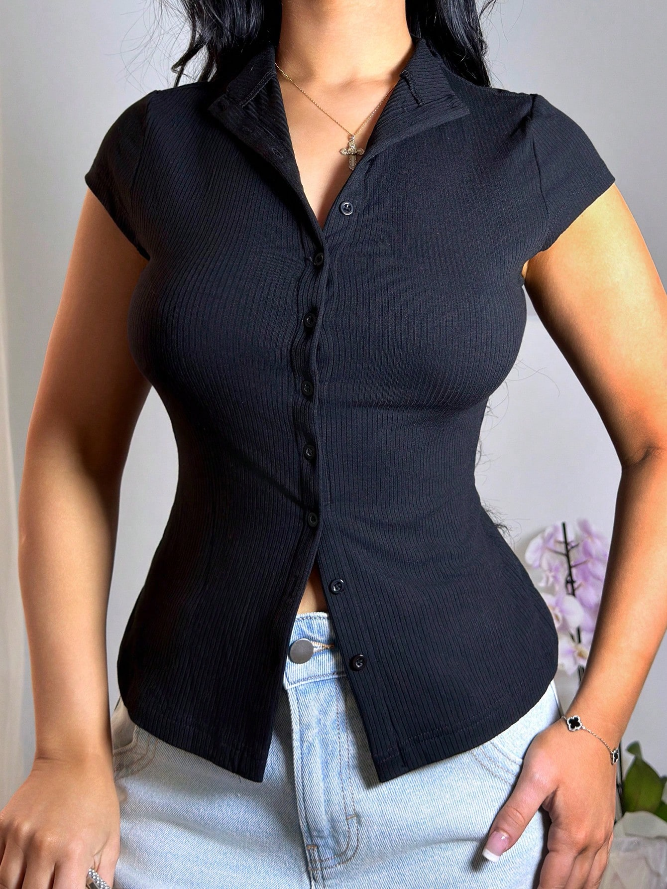 Women's Solid Mock Neck Single-Breasted Cap Sleeve Jersey Top
