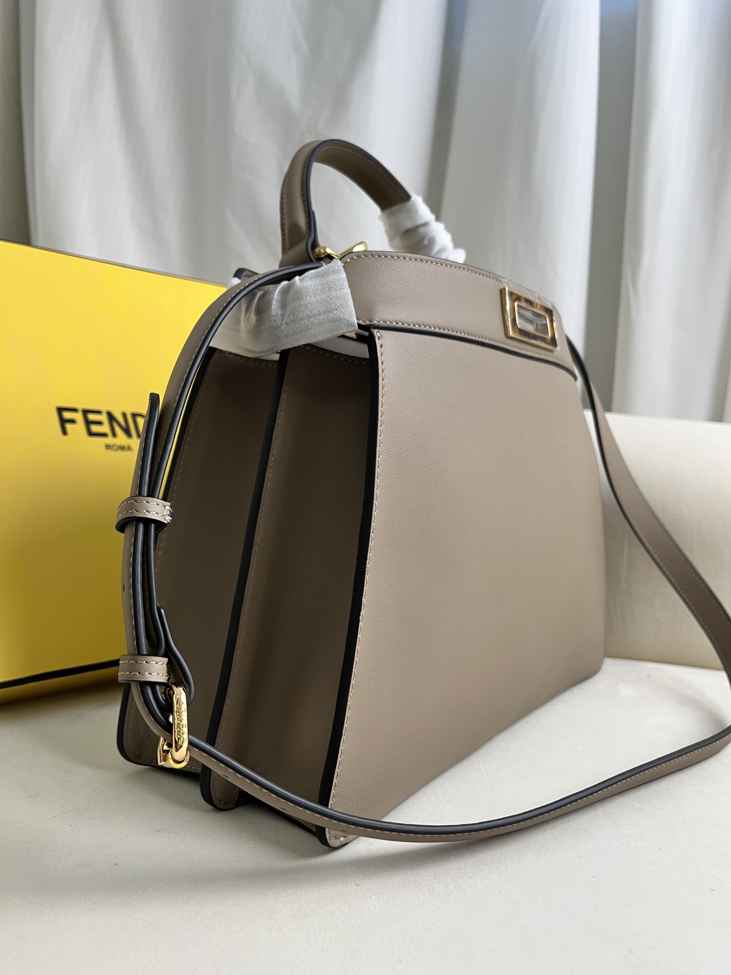 Fendi Iconic Peekaboo ISeeU Large Leather Bag-Grey