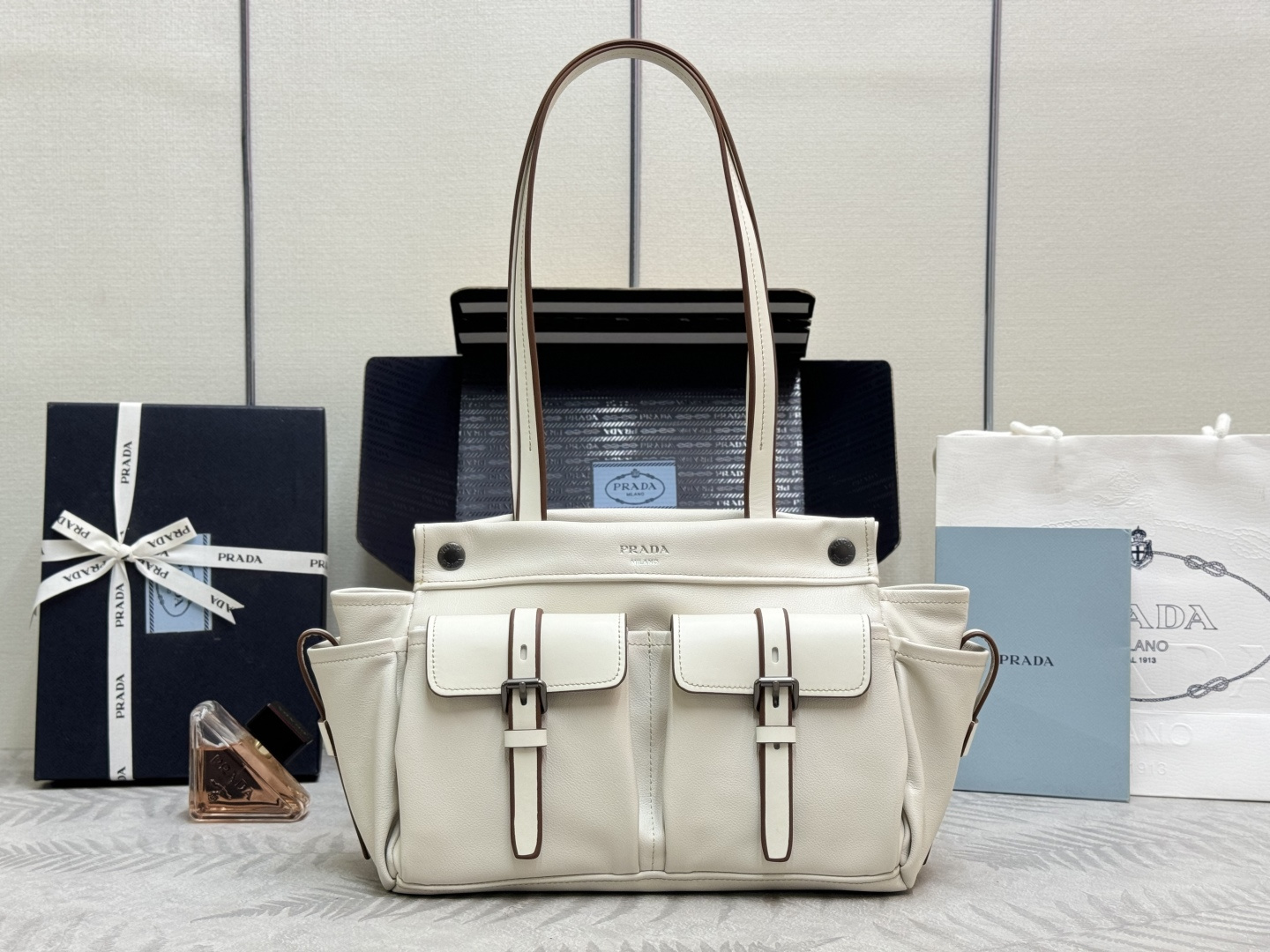 Prada Route medium leather tote bag-White 1BG645