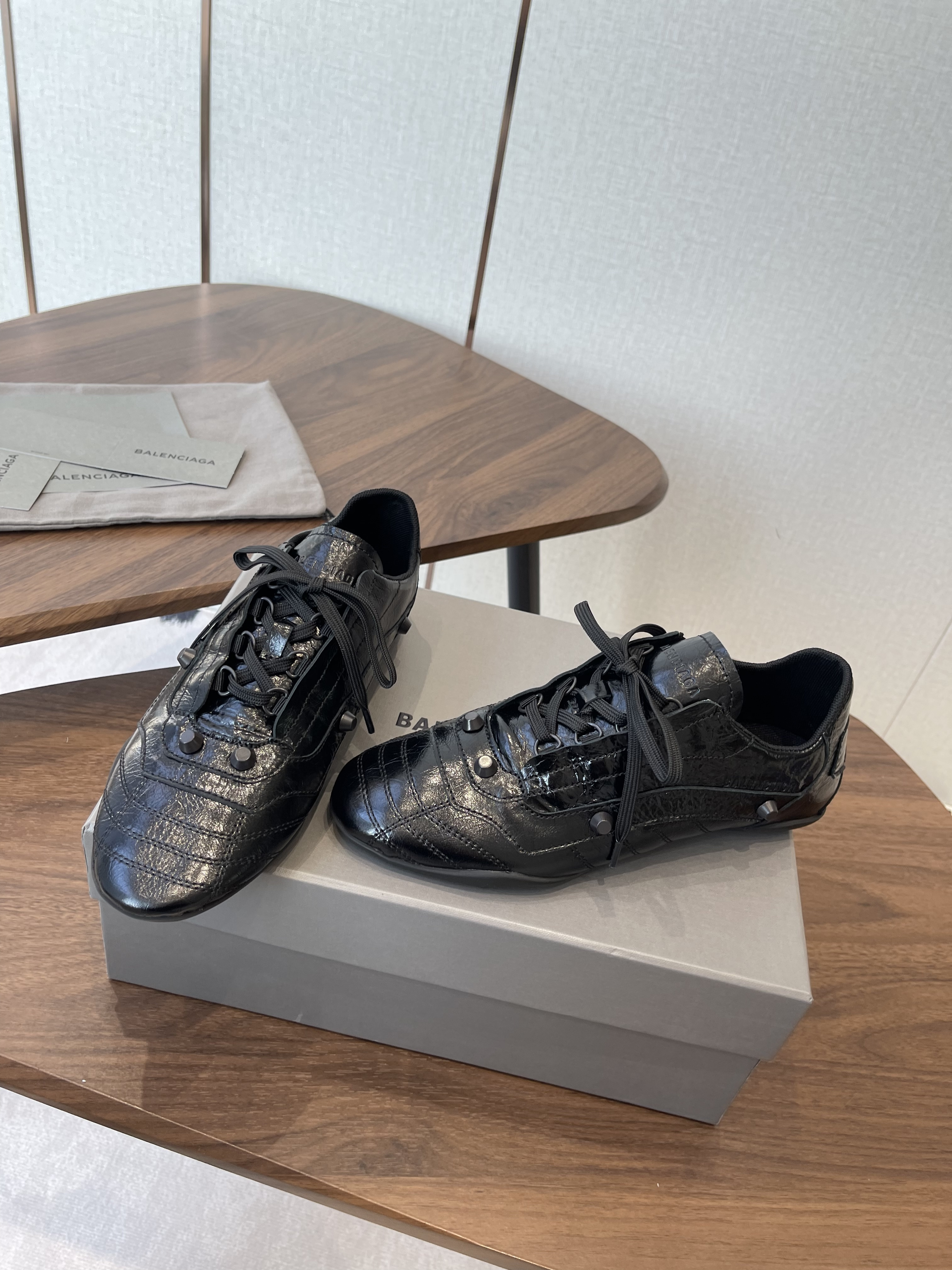 Balenciaga Le City Leather Unisex Sneaker