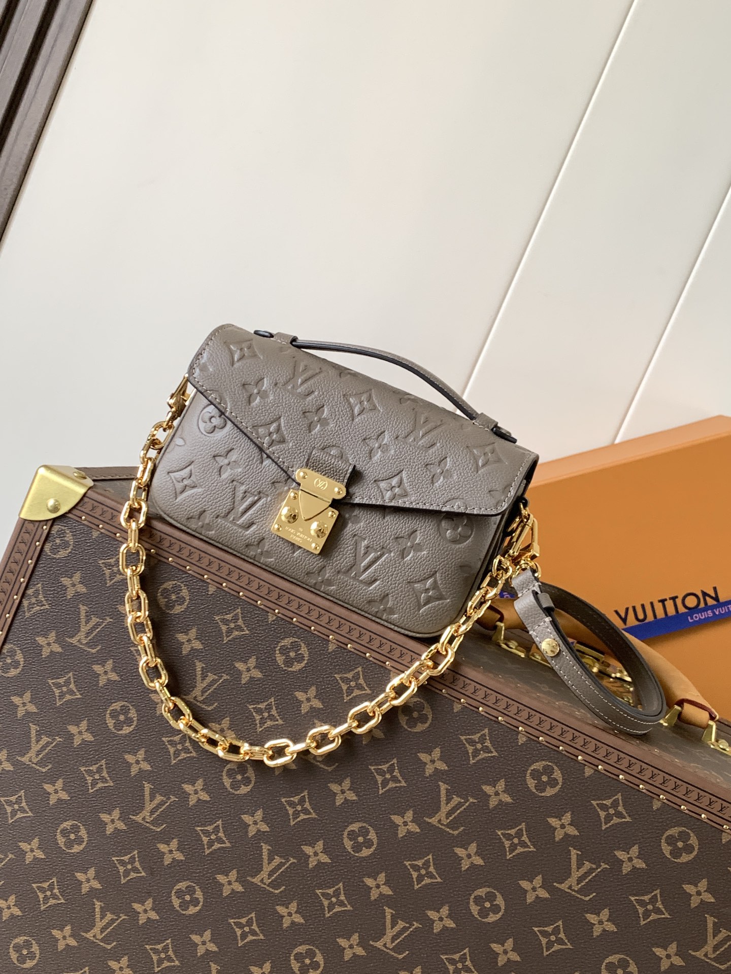 M25910 Pochette Métis East West Bag in Smoke Monogram Empreinte leather