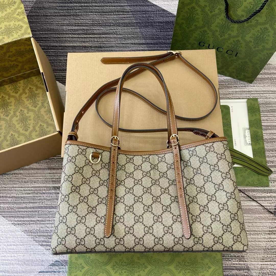 Gucci GG Emblem medium tote bag 815214