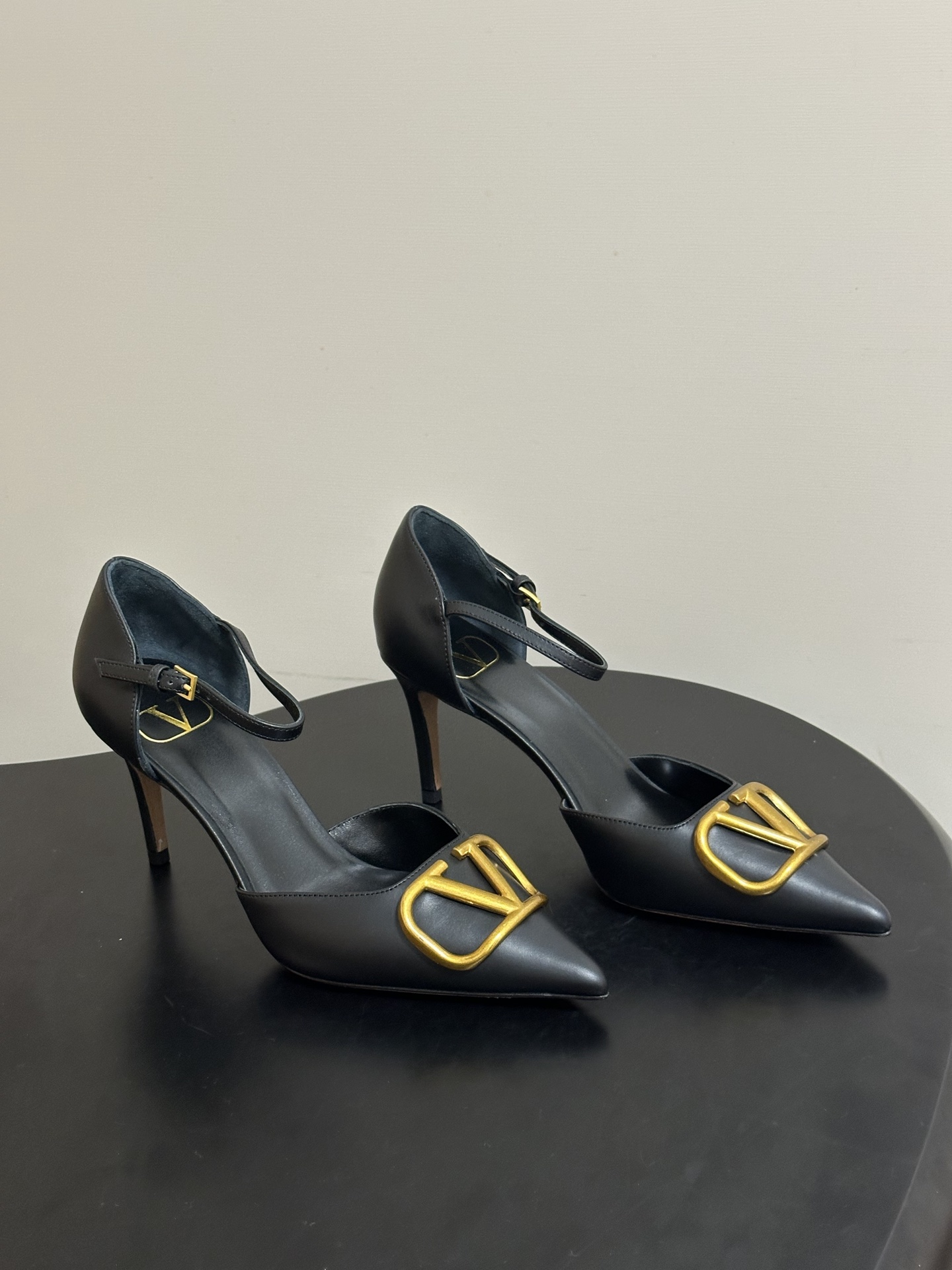 Valentino Vlogo Signature Pumps